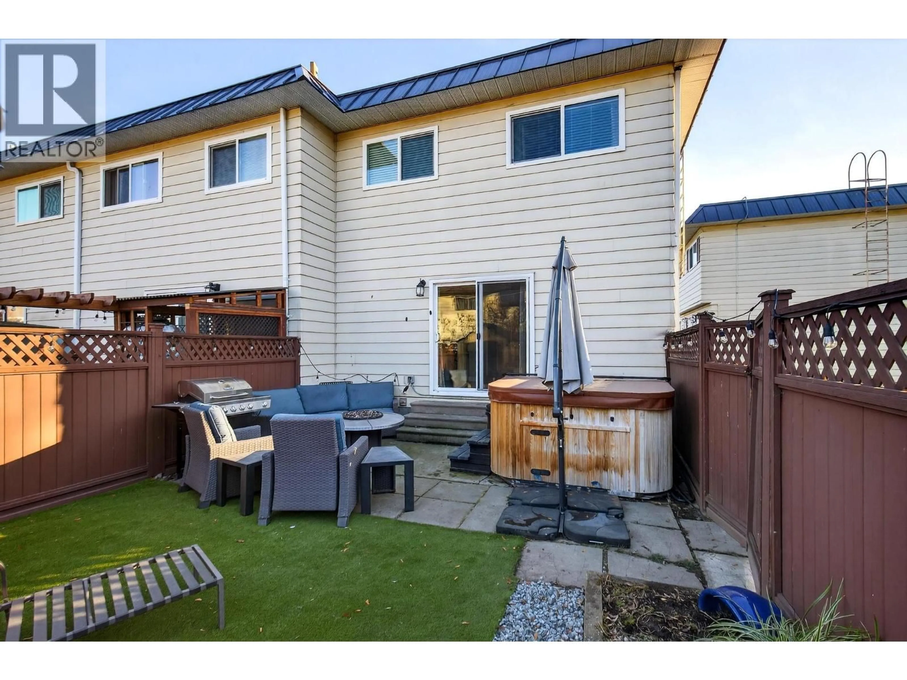 Patio, street for 4 - 170 DAVIE ROAD, Kelowna British Columbia V1X3Y7