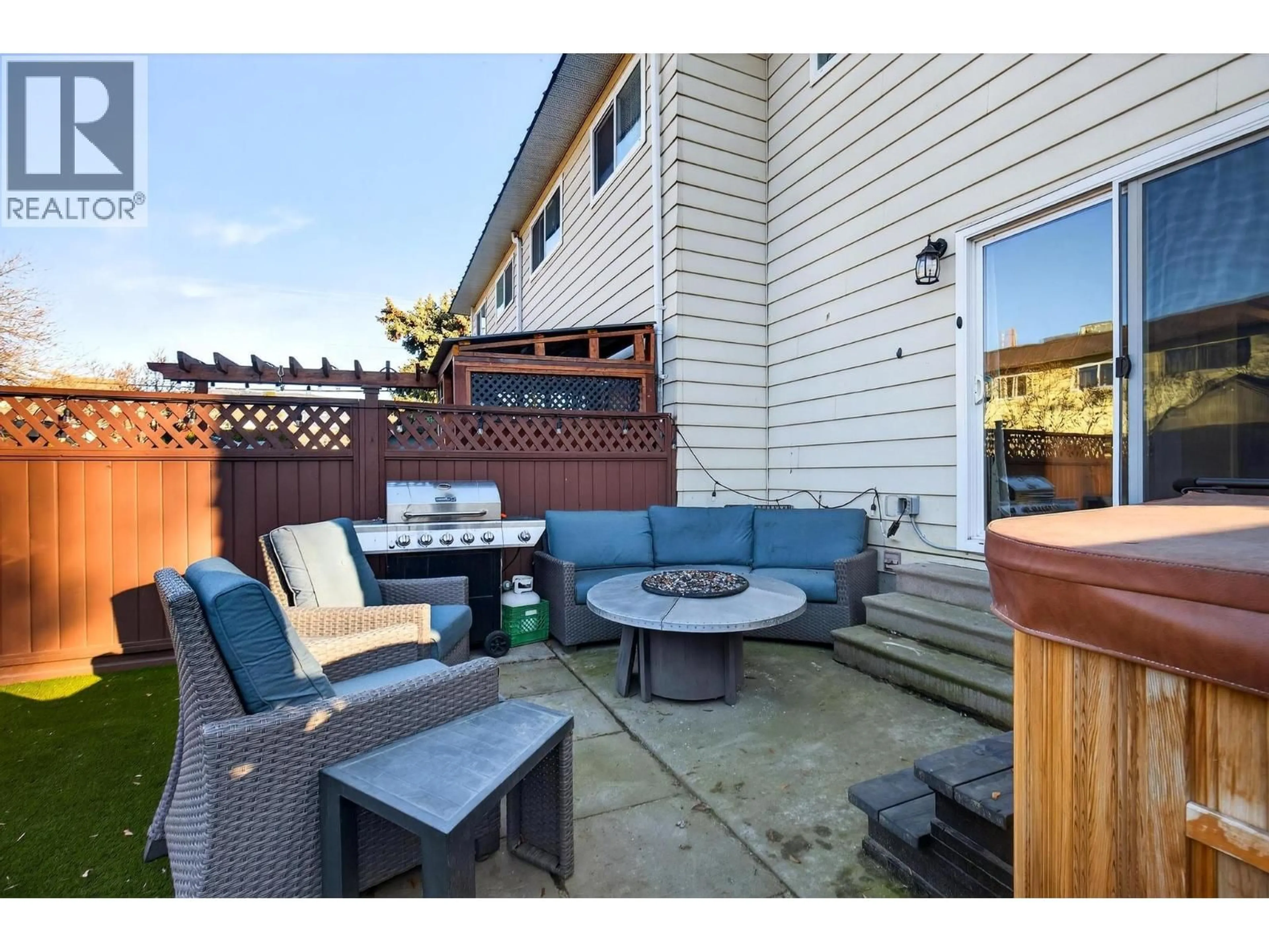 Patio, street for 4 - 170 DAVIE ROAD, Kelowna British Columbia V1X3Y7