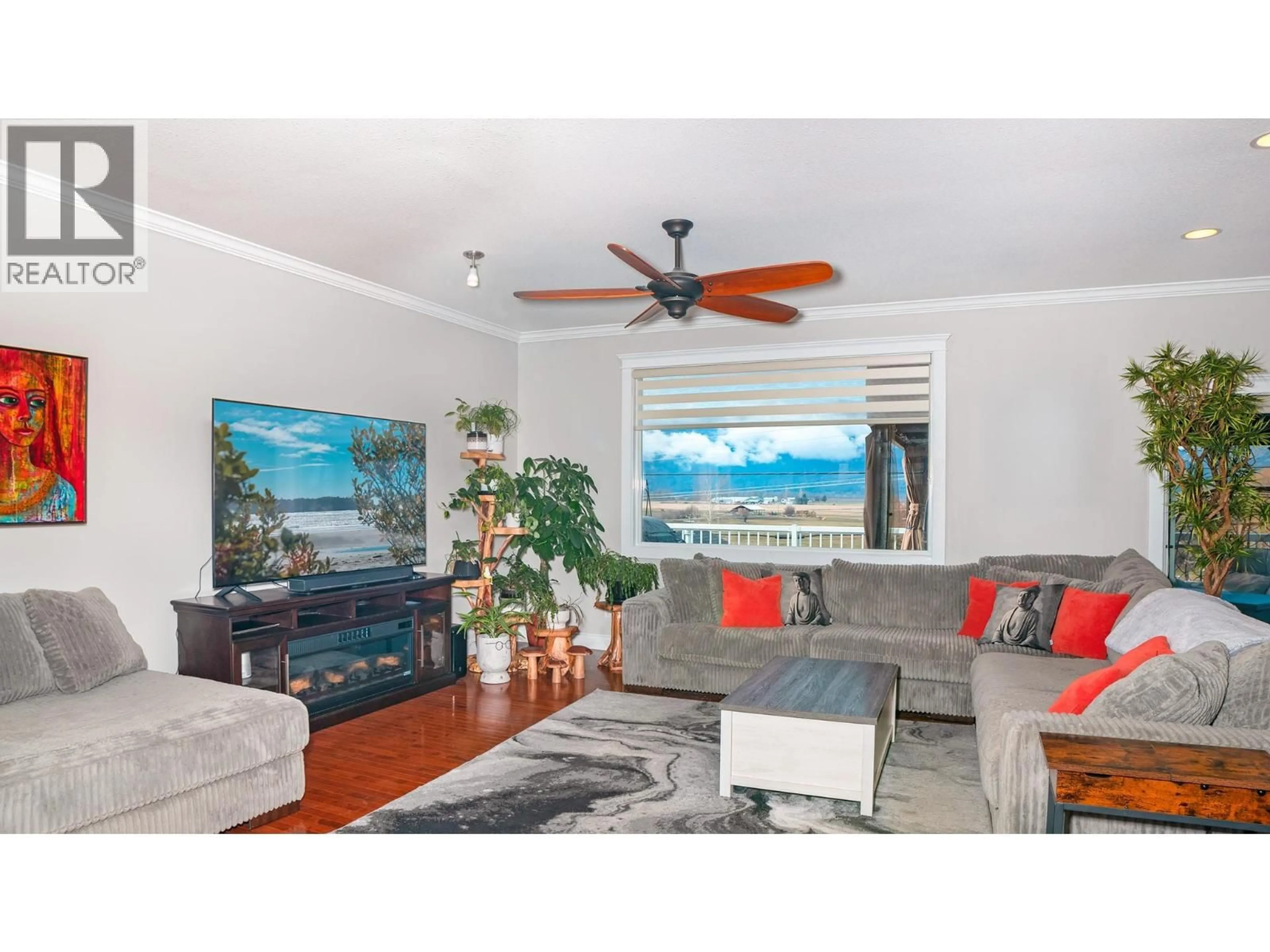 Living room with furniture, wood/laminate floor for 903 SELKIRK DRIVE, Creston British Columbia V0B1G0