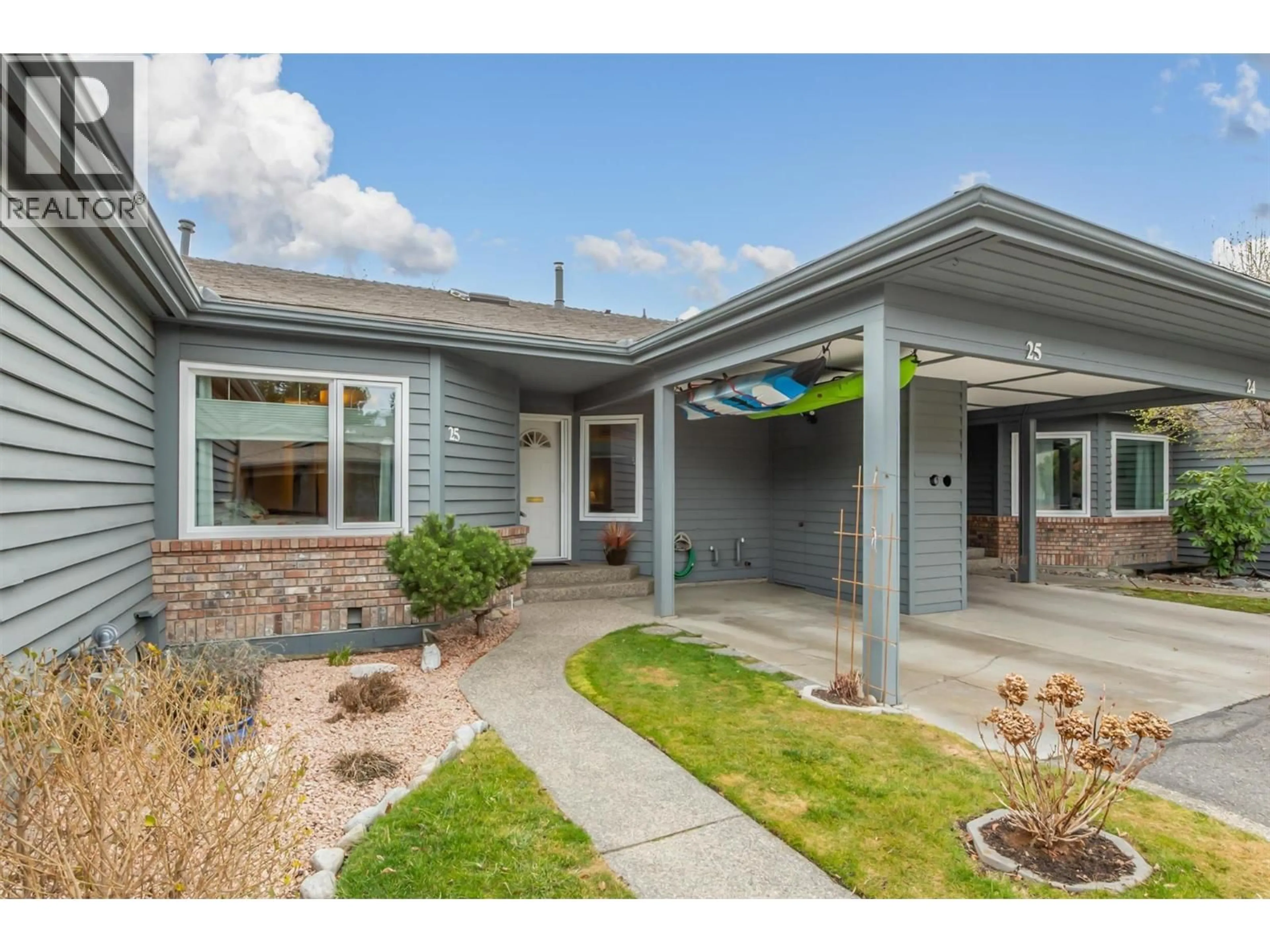 Home with vinyl exterior material, street for 25 - 1530 KELGLEN STREET, Kelowna British Columbia V1Y6K7