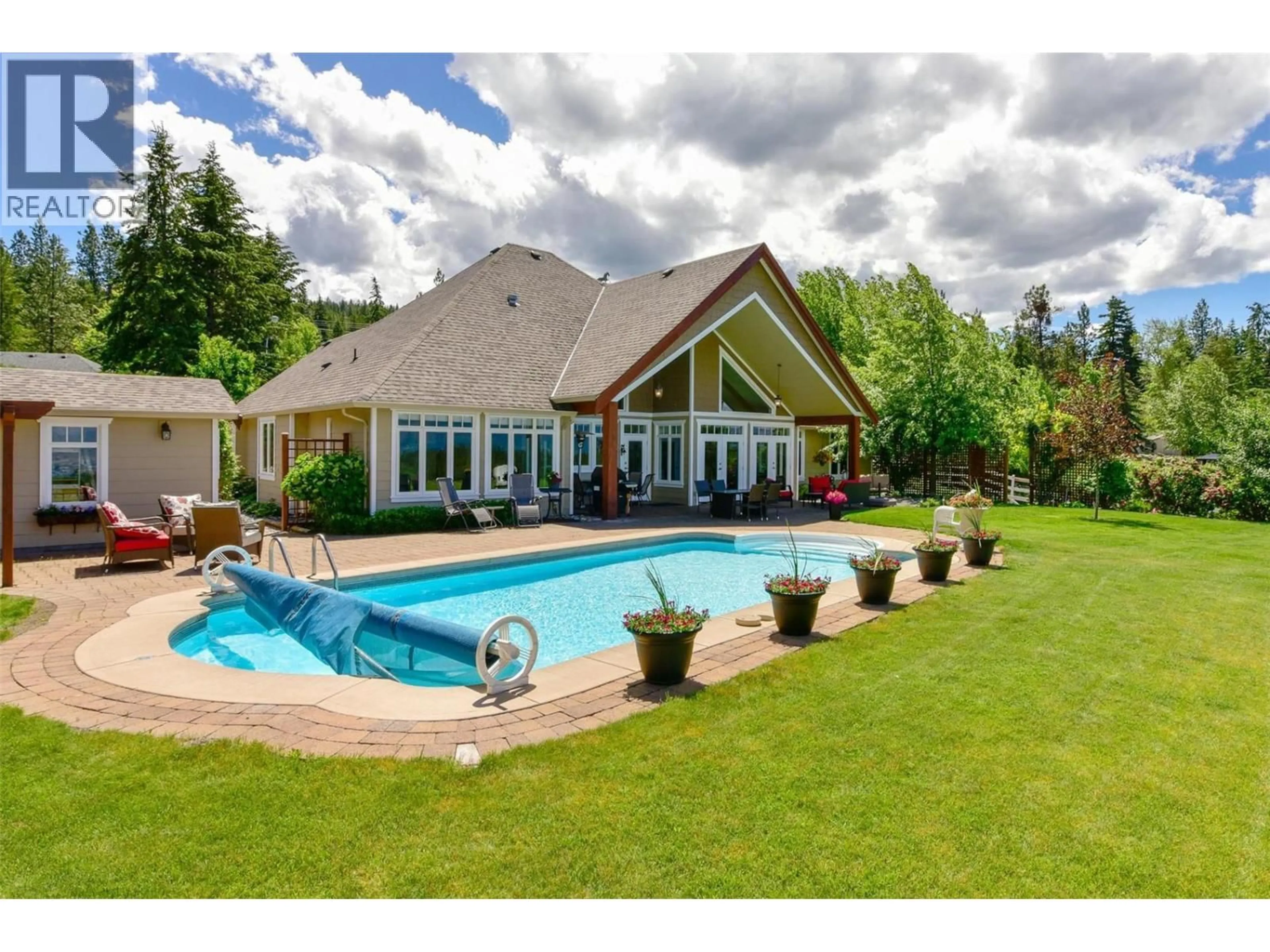 Pool for 3672 LUXMOORE ROAD, Kelowna British Columbia V1W4C7