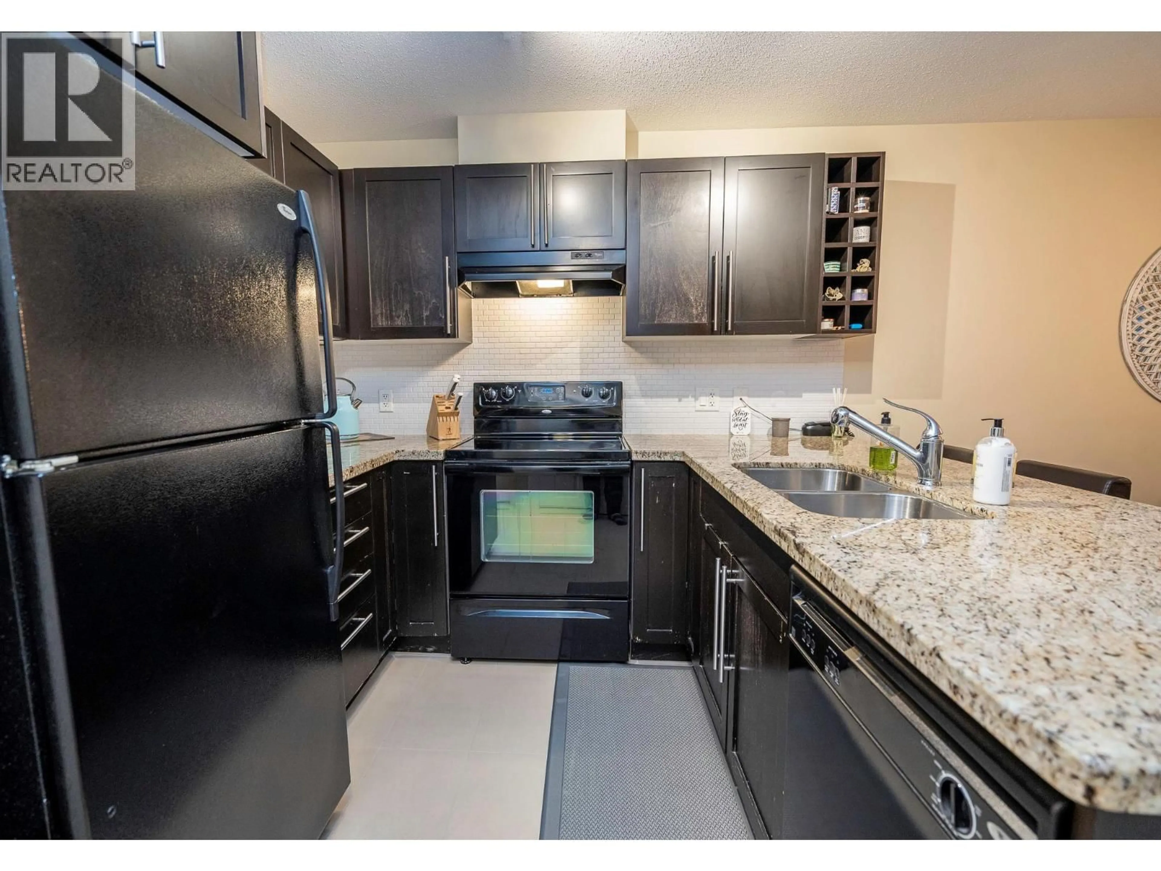 Unknown for 113 - 1089 SUNSET DRIVE, Kelowna British Columbia V1Y9Z3