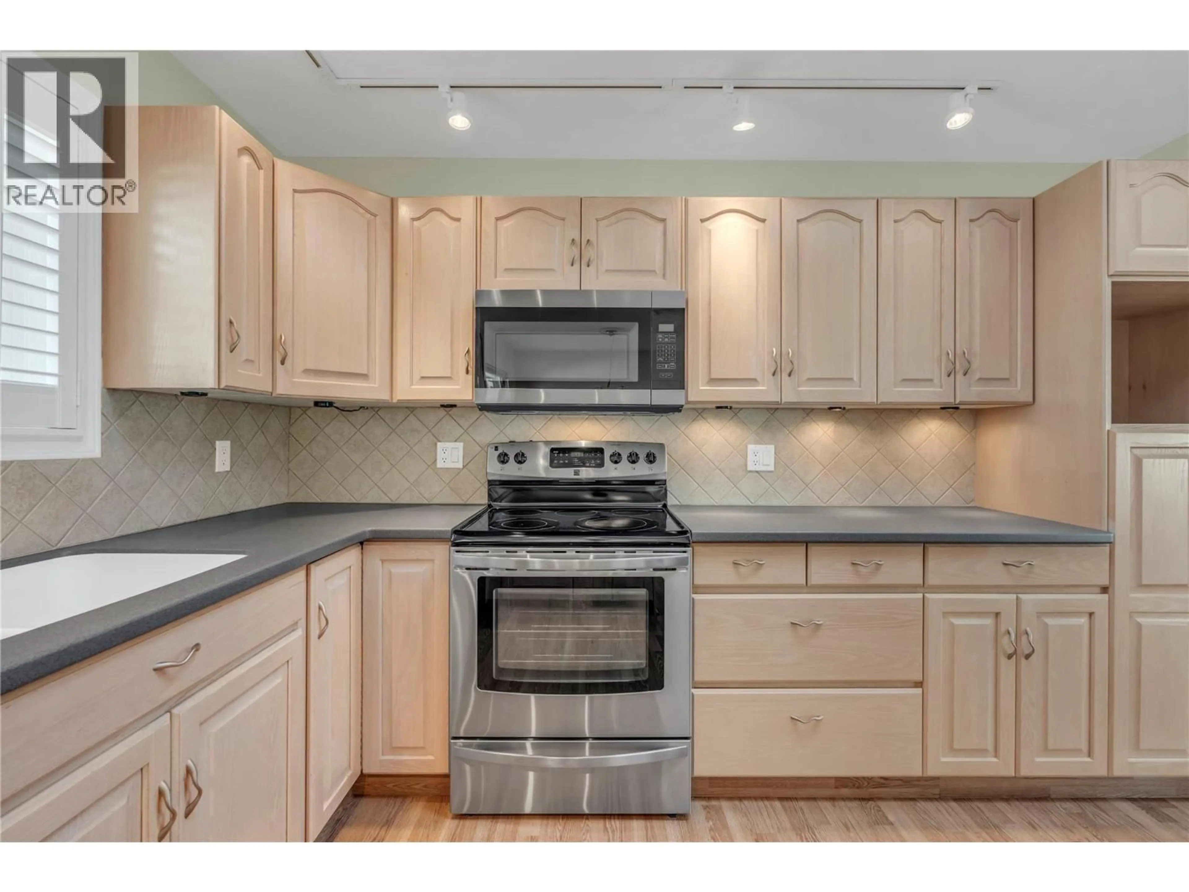 Standard kitchen, unknown for 199 - 3400 WILSON STREET, Penticton British Columbia V2A8J1