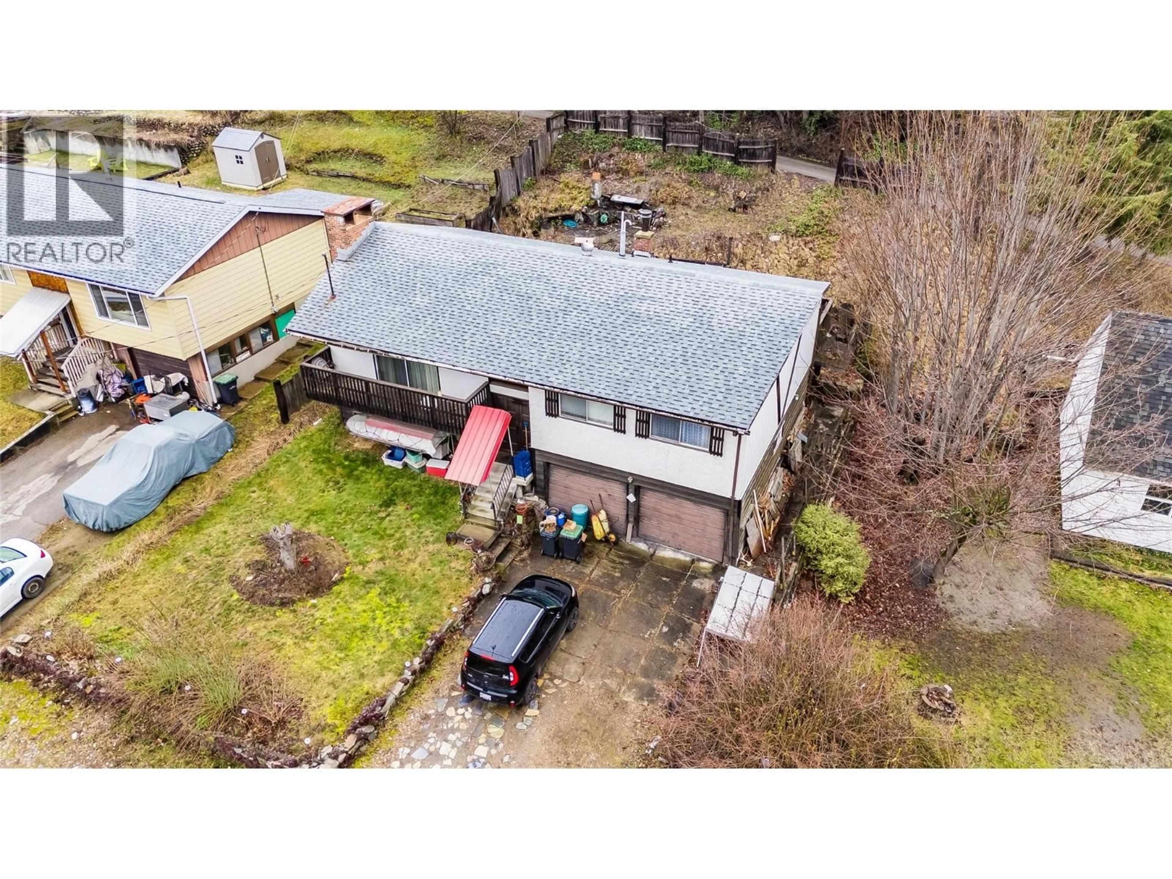 A pic from outside/outdoor area/front of a property/back of a property/a pic from drone, street for 626 9TH AVENUE, Castlegar British Columbia V1N1M4