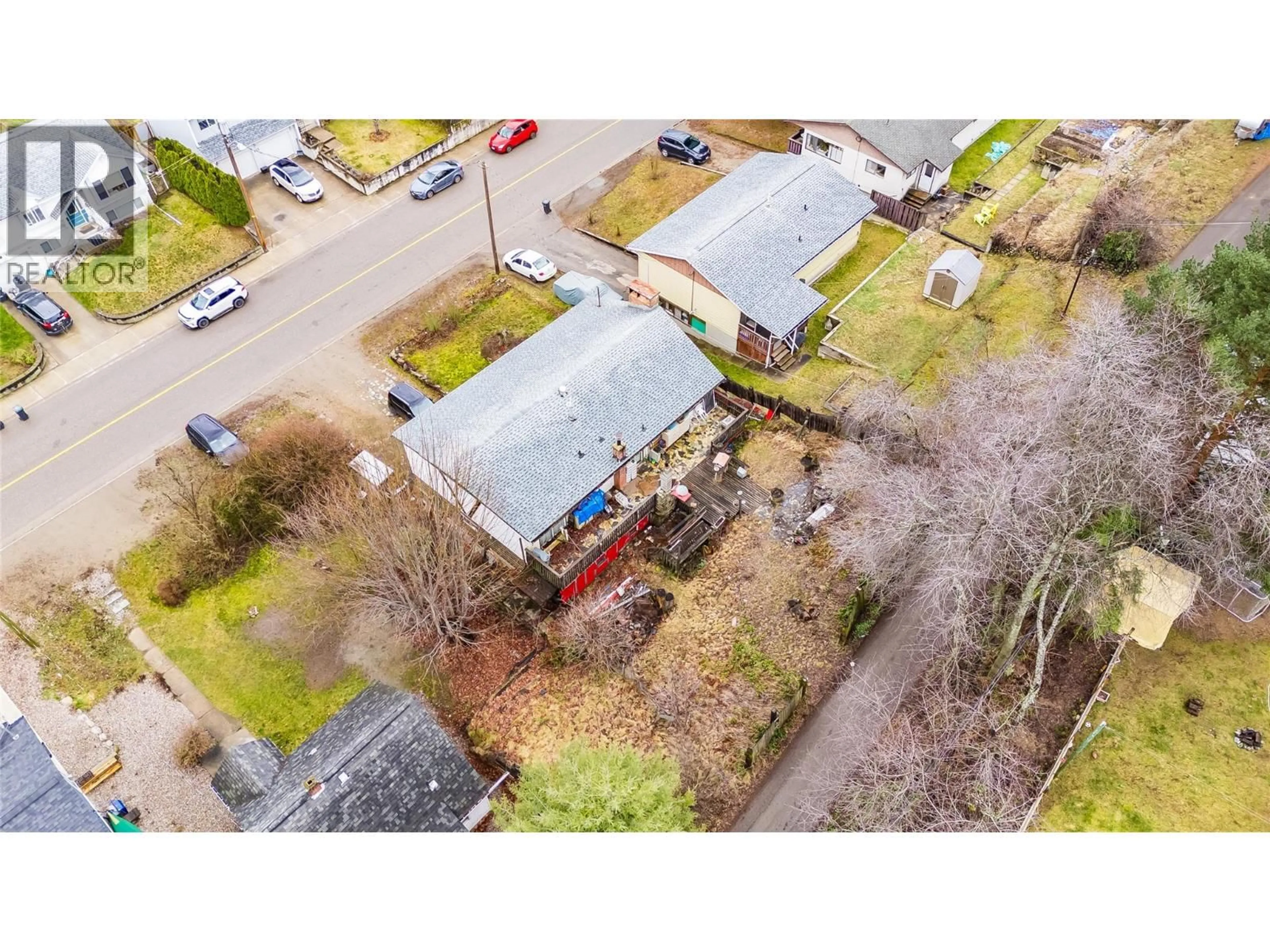 A pic from outside/outdoor area/front of a property/back of a property/a pic from drone, street for 626 9TH AVENUE, Castlegar British Columbia V1N1M4