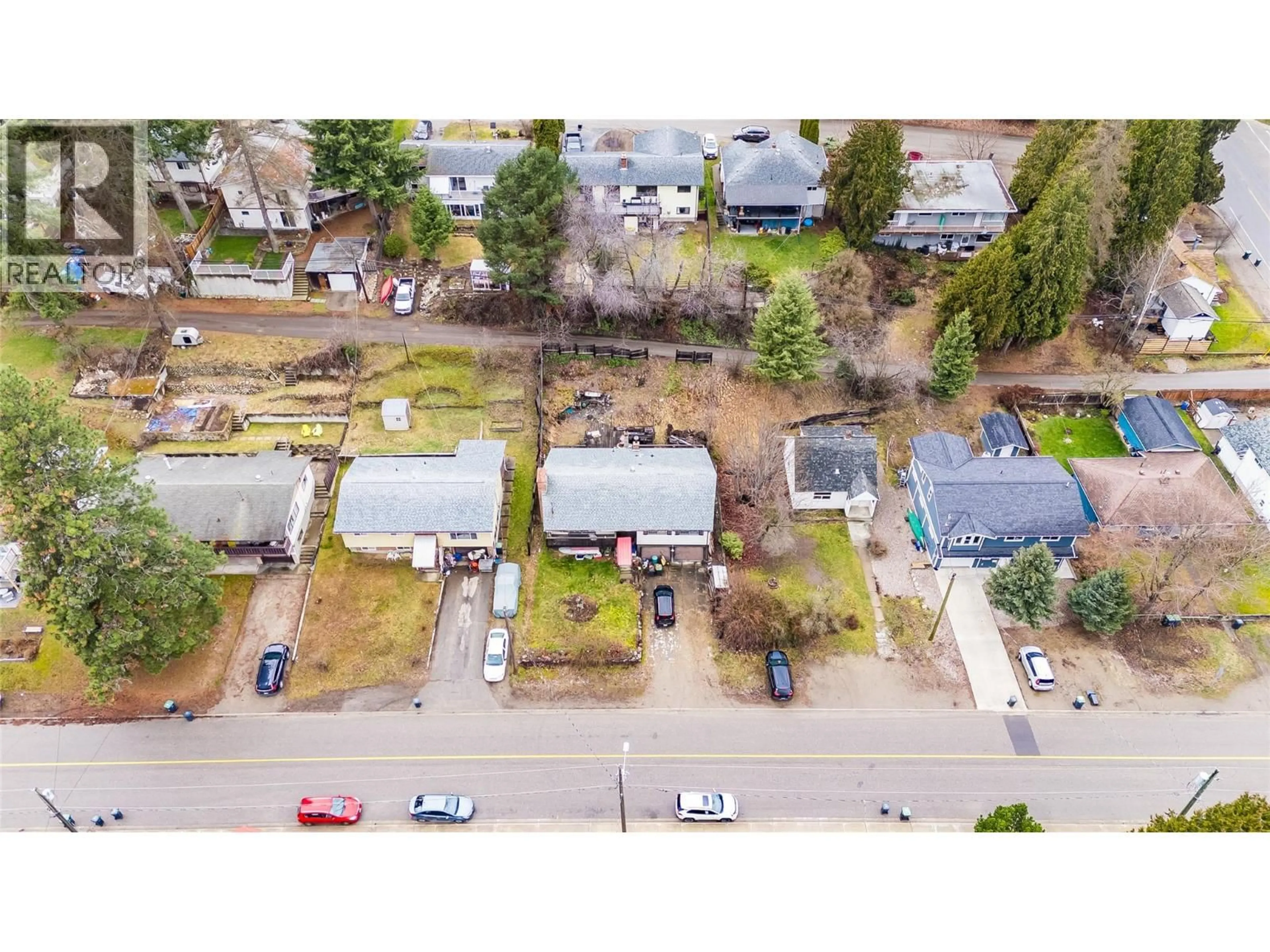 A pic from outside/outdoor area/front of a property/back of a property/a pic from drone, street for 626 9TH AVENUE, Castlegar British Columbia V1N1M4