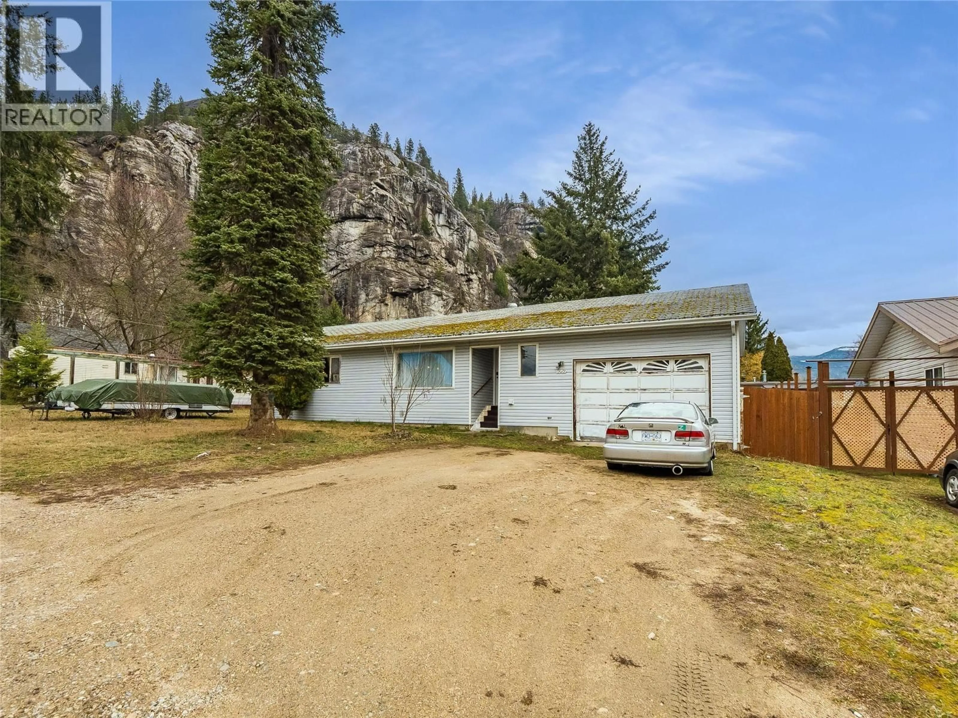 A pic from outside/outdoor area/front of a property/back of a property/a pic from drone, mountain view for 1057 QUANCE STREET, Castlegar British Columbia V0G1X0