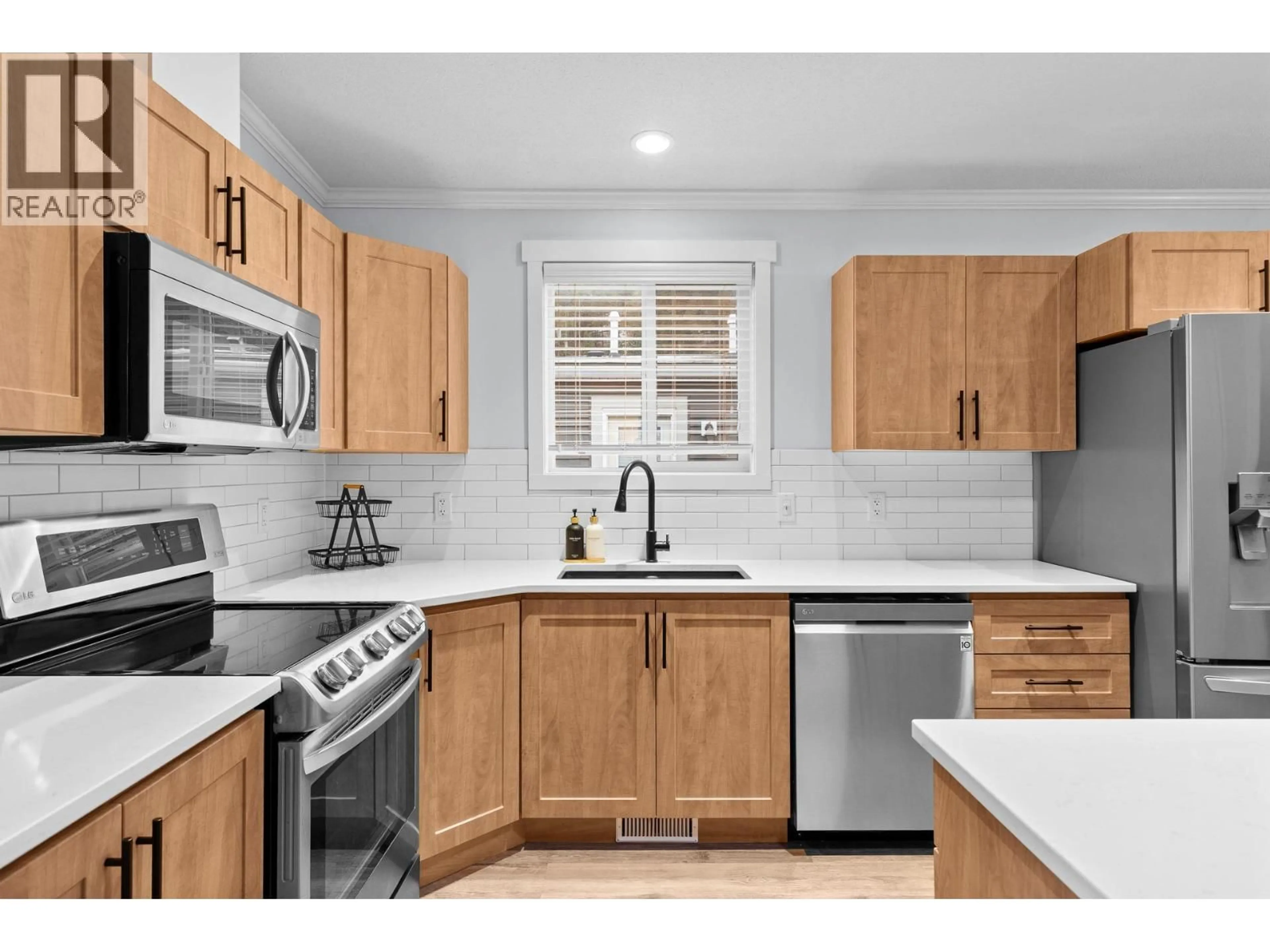 Standard kitchen, ceramic/tile floor for 35 - 1835 NANCEE WAY COURT, West Kelowna British Columbia V1Z4C1