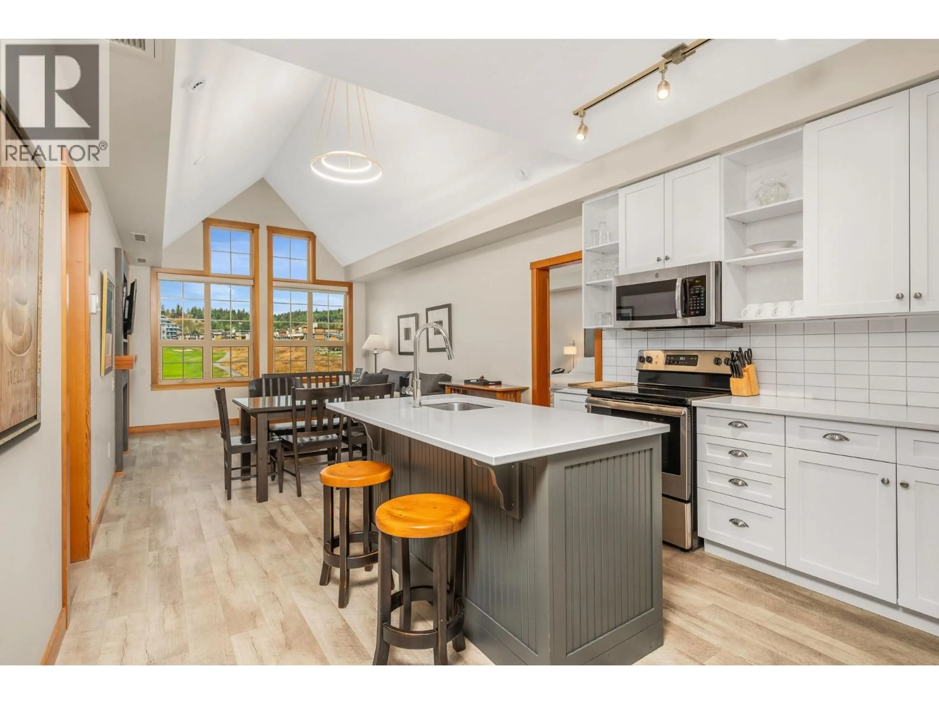 Open concept kitchen, unknown for 433 - 101 VILLAGE CENTRE COURT, Vernon British Columbia V1H1Y8