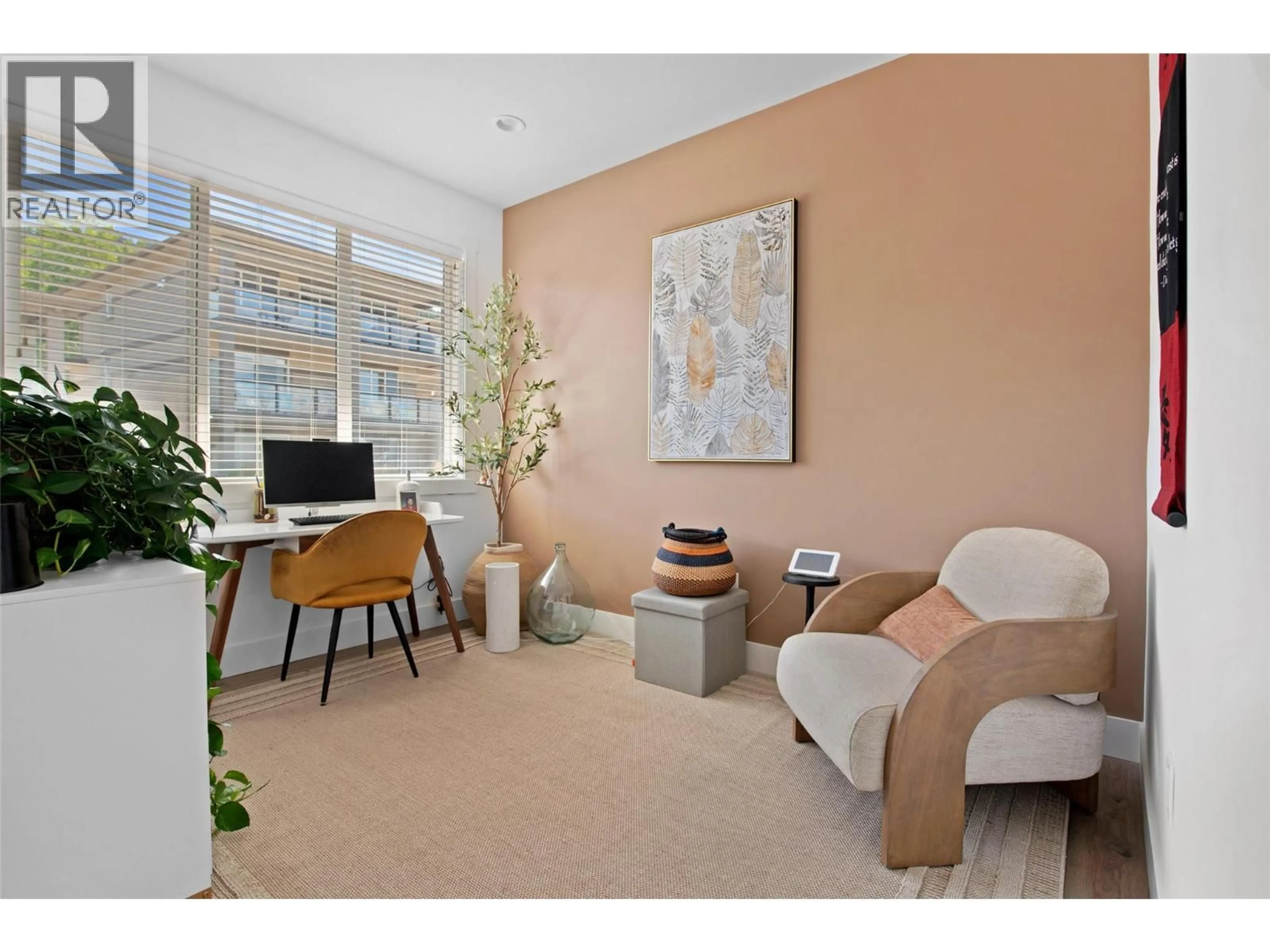 Living room with furniture, unknown for 1664 TOWER RANCH DRIVE, Kelowna British Columbia V1P1T8