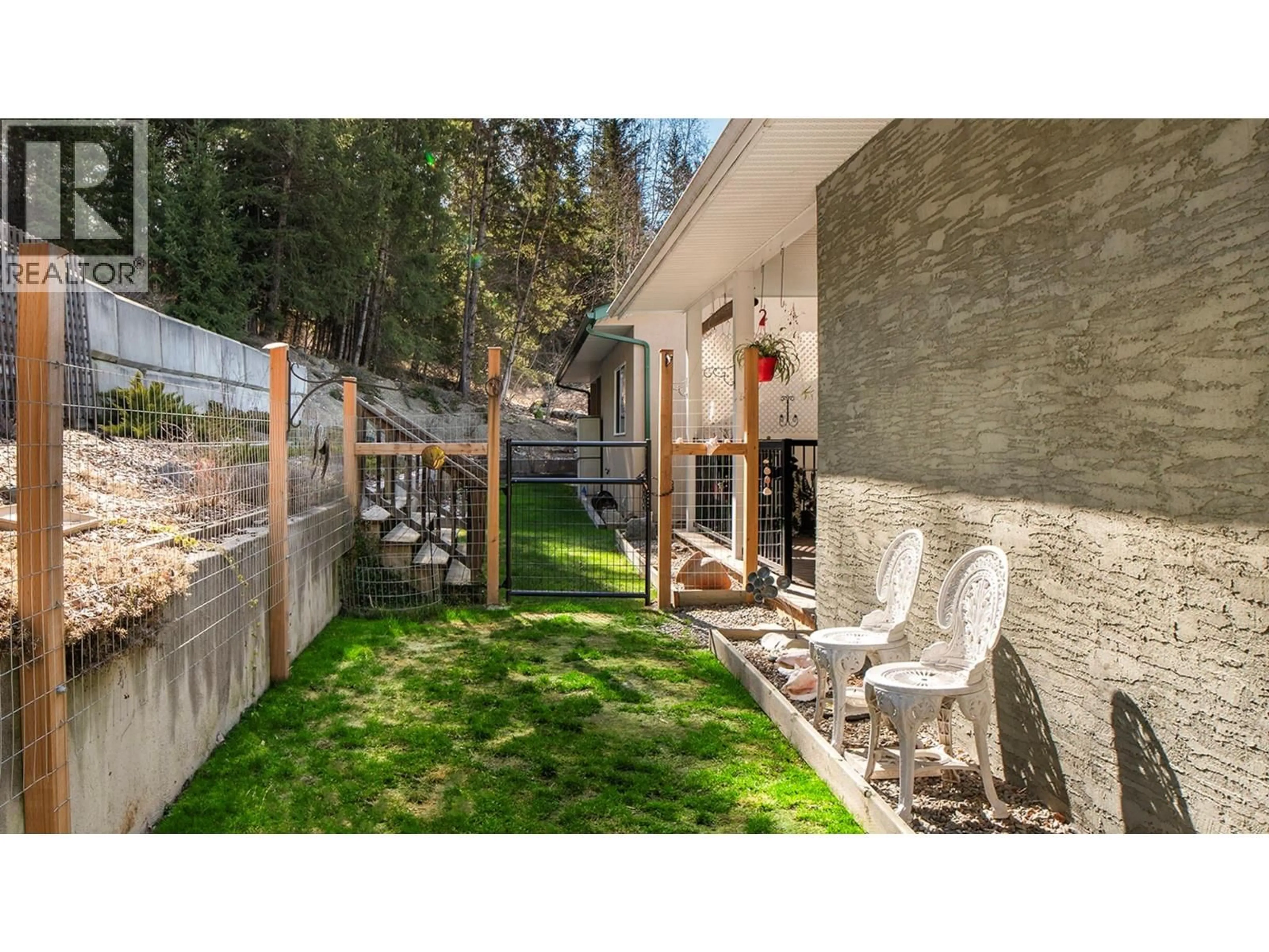 Patio, street for 16 - 420 20TH AVENUE NORTH, Creston British Columbia V0B1G5