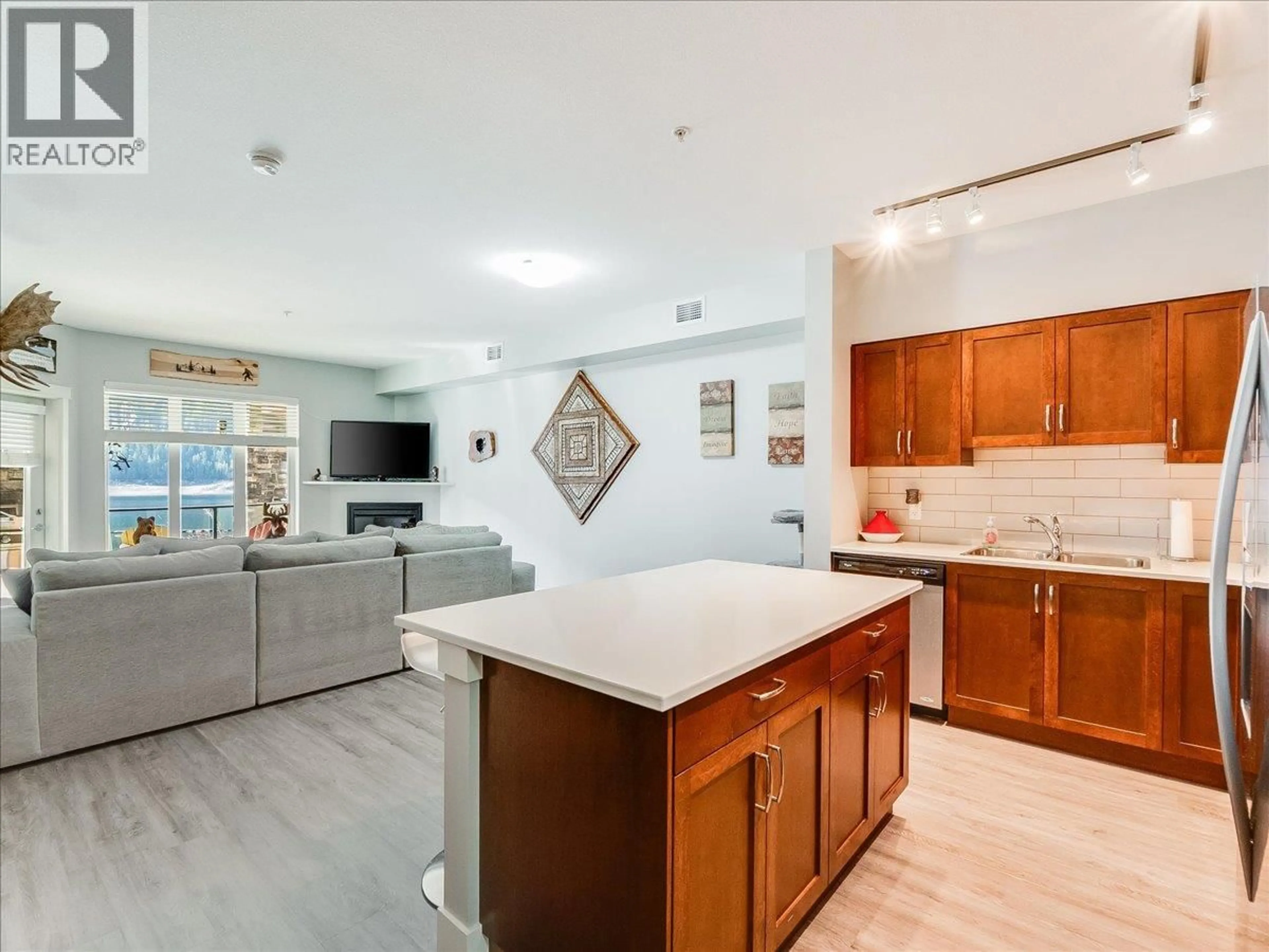 Open concept kitchen, ceramic/tile floor for 117 - 5570 BROADWATER ROAD, Castlegar British Columbia V1N0A1