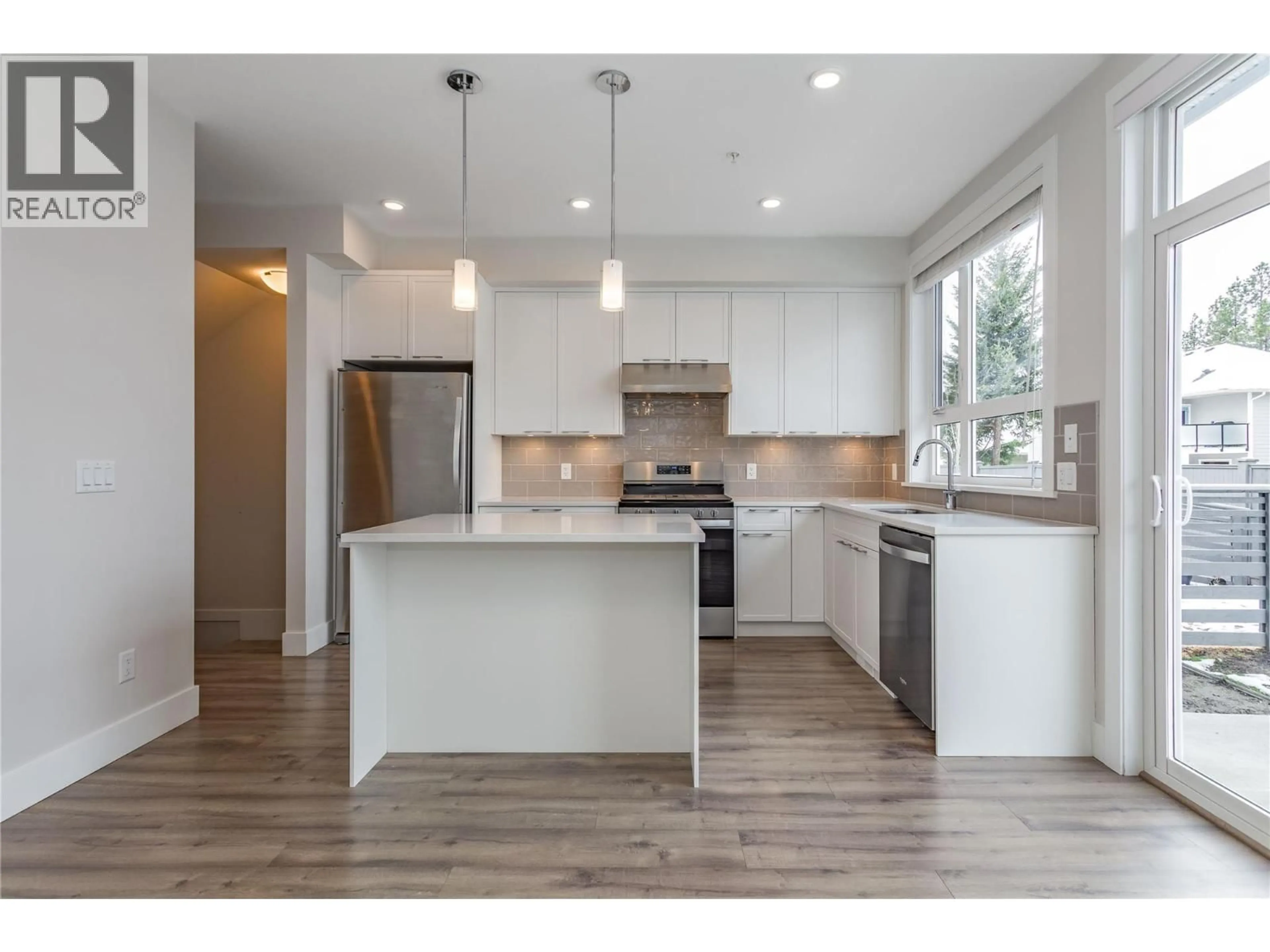 Open concept kitchen, wood/laminate floor for 68 - 13098 SHORELINE WAY, Lake Country British Columbia V4V0A8