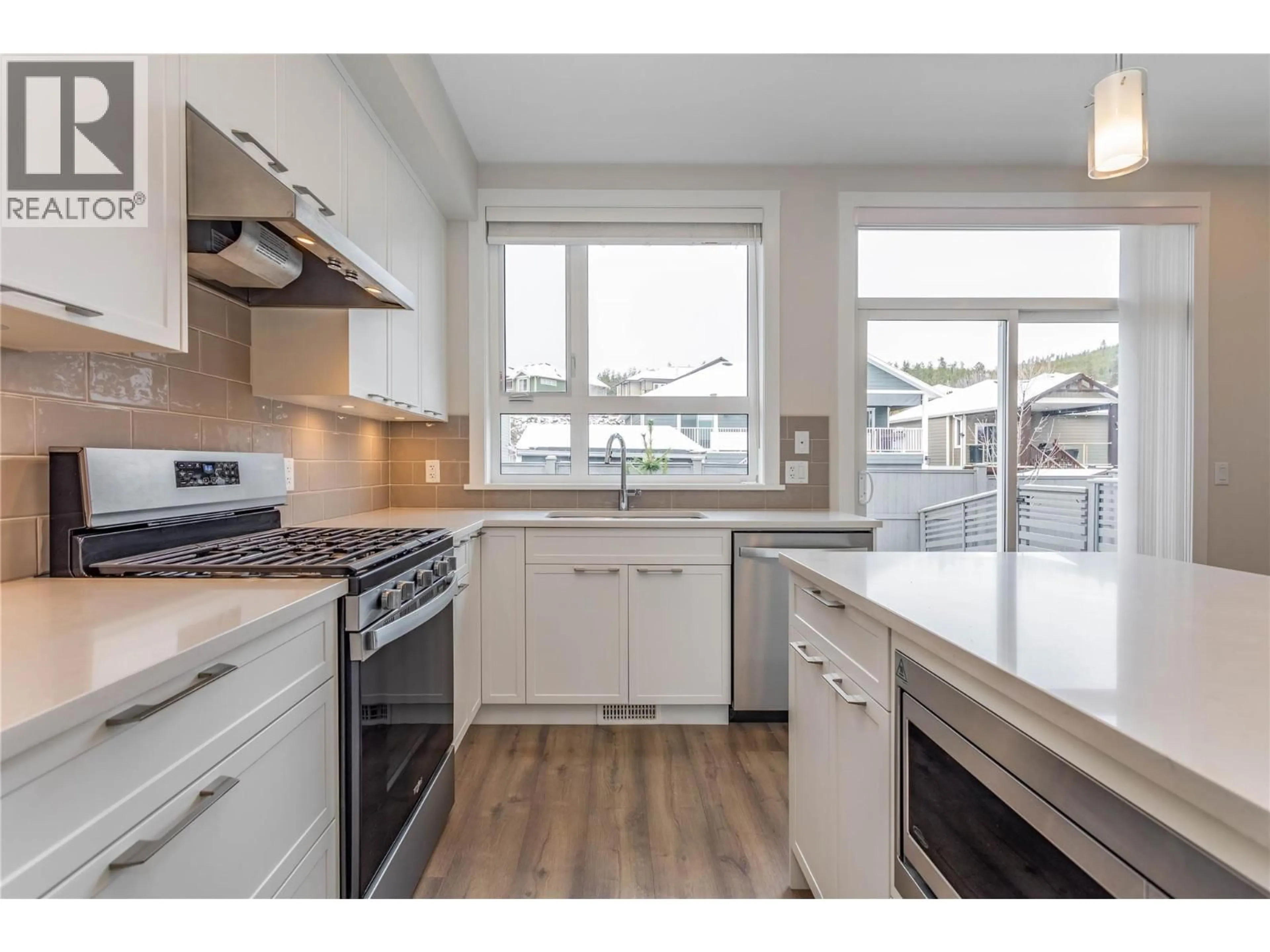 Open concept kitchen, wood/laminate floor for 68 - 13098 SHORELINE WAY, Lake Country British Columbia V4V0A8