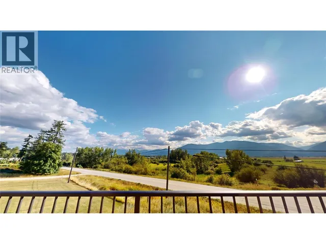 825 SELKIRK DRIVE, Creston 2