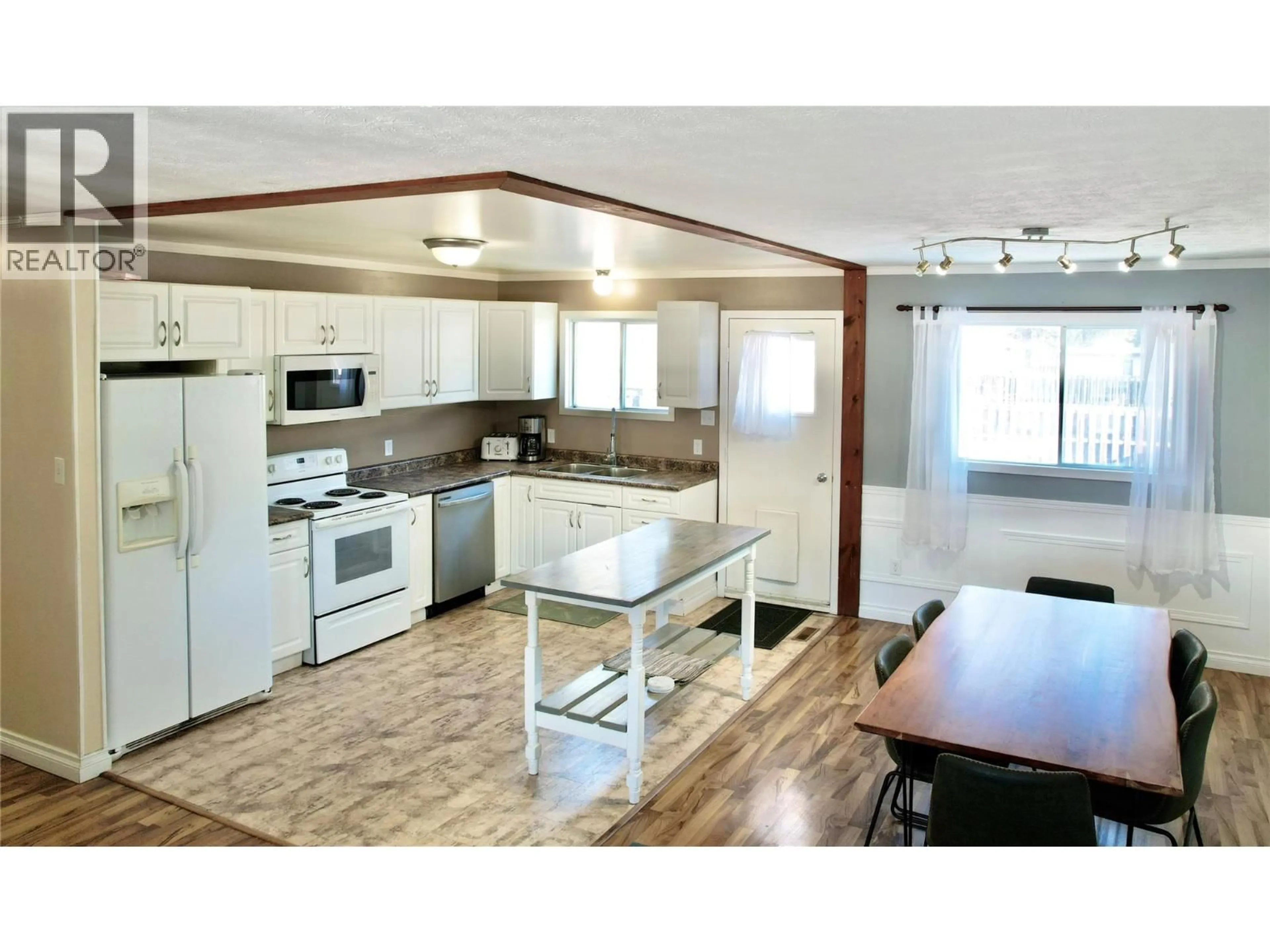 Open concept kitchen, unknown for 116 WOLVERINE AVENUE, Tumbler Ridge British Columbia V0C2W0