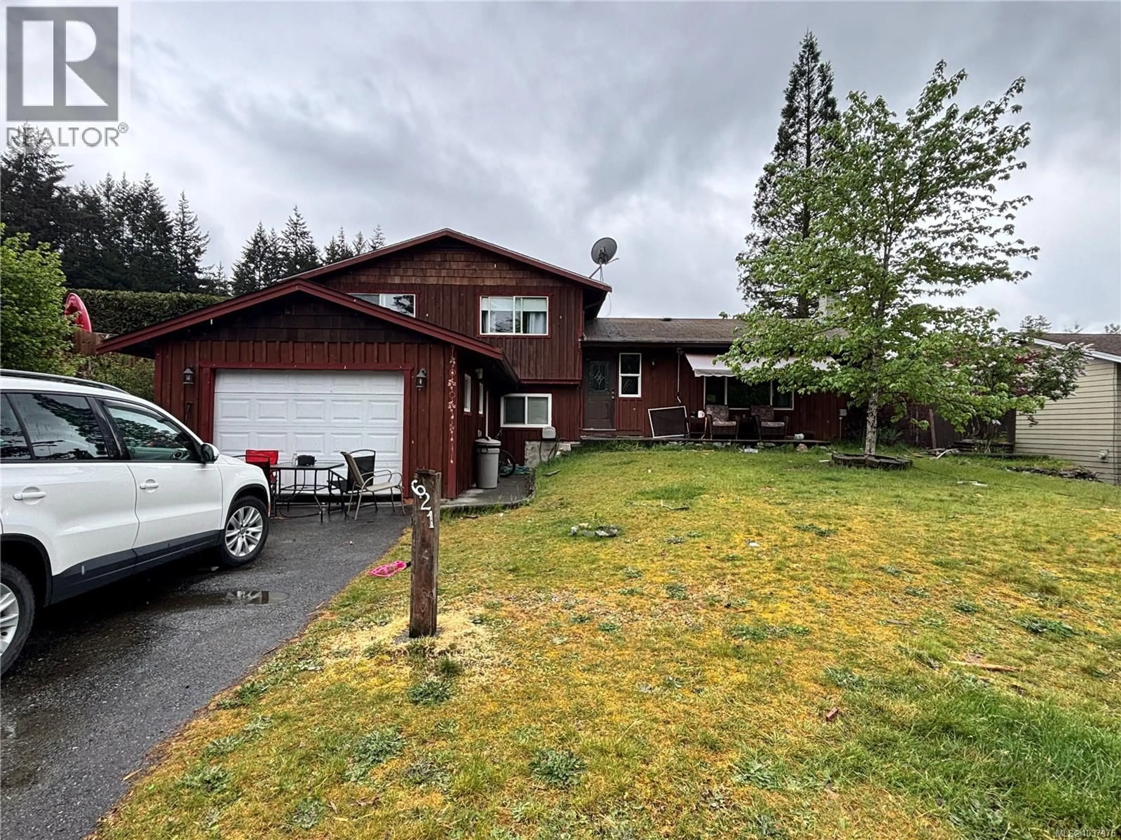 A pic from outside/outdoor area/front of a property/back of a property/a pic from drone, unknown for 621 DOGWOOD DRIVE, Gold River British Columbia V0P1G0