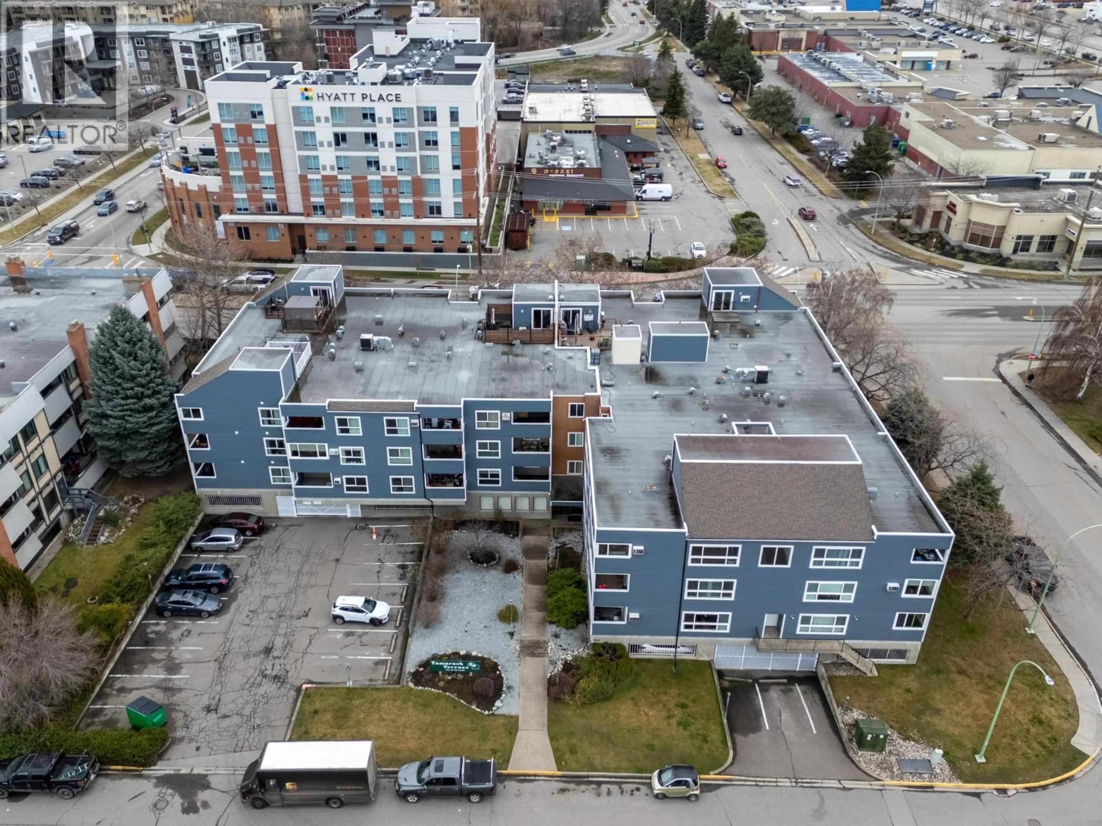 A pic from outside/outdoor area/front of a property/back of a property/a pic from drone, building for 305 - 1685 UFTON COURT, Kelowna British Columbia V1Y8G7