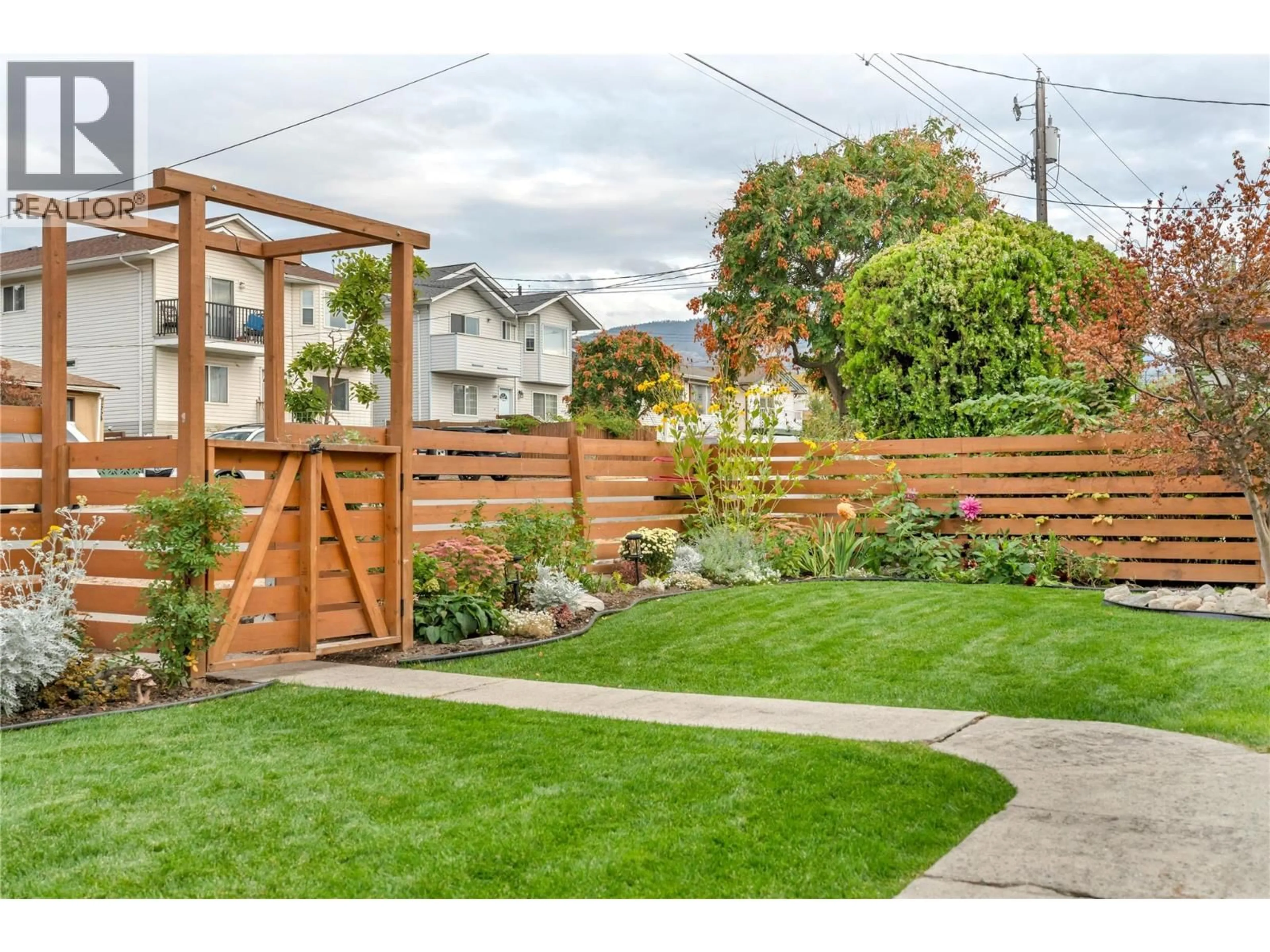 Patio, street for 551 BURNS STREET STREET, Penticton British Columbia V2A4W9