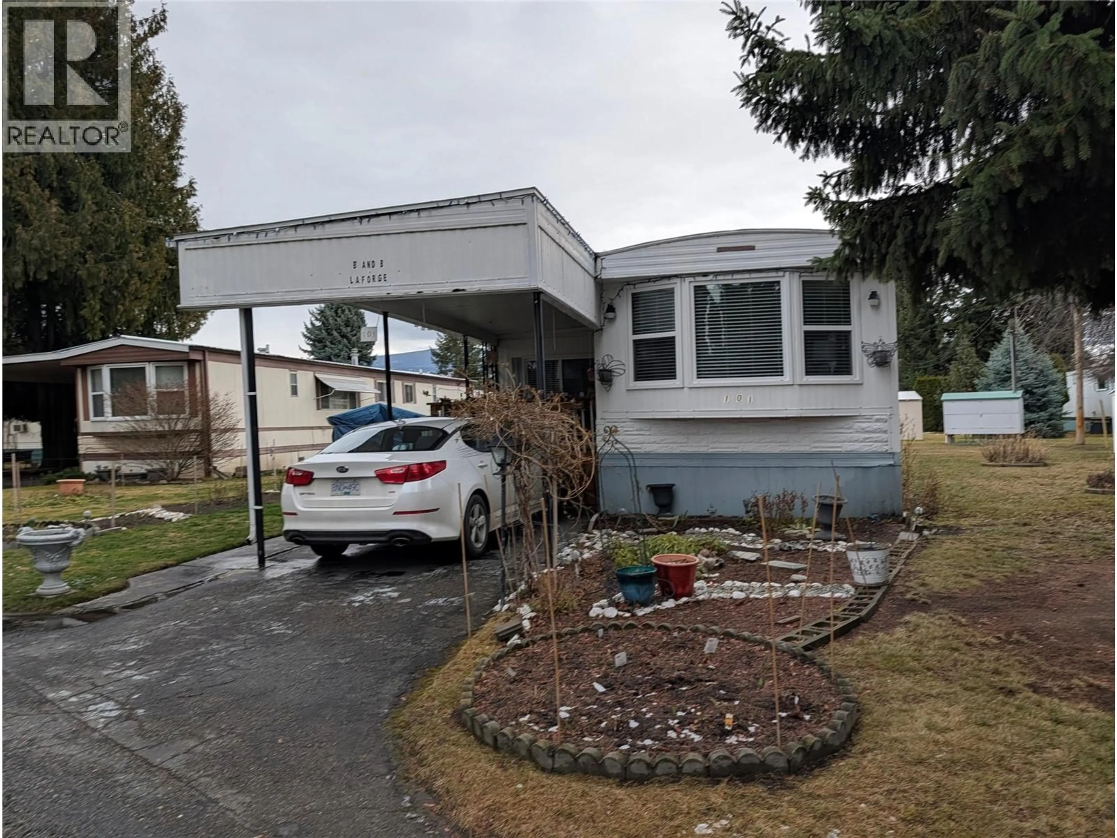 Home with vinyl exterior material, street for 101 - 3535 CASORSO ROAD, Kelowna British Columbia V1W3E1