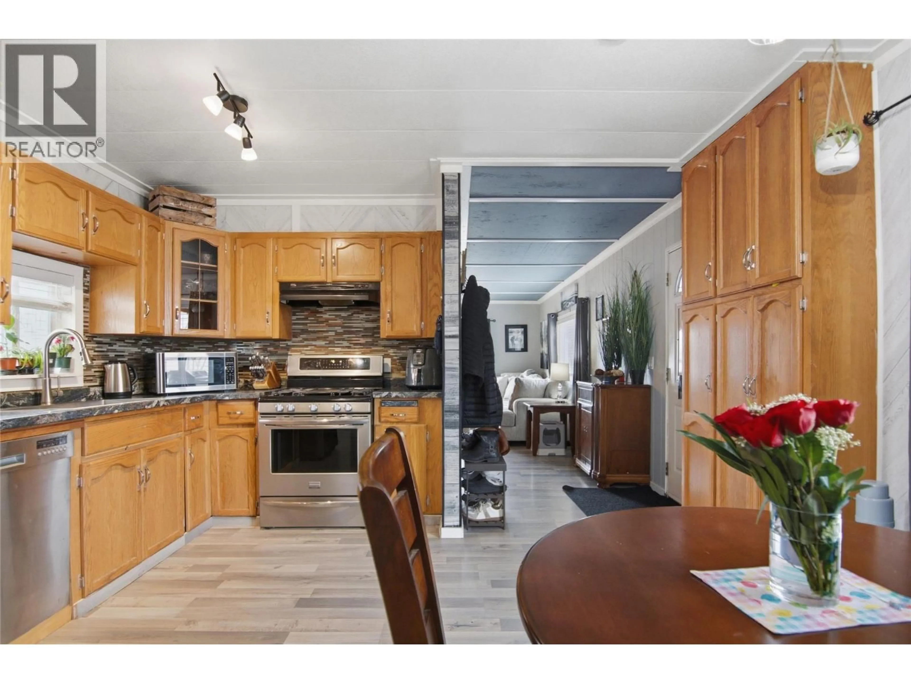 Open concept kitchen, unknown for 7 - 4796 TRANS CANADA  W HIGHWAY, Kamloops British Columbia V1S2A8
