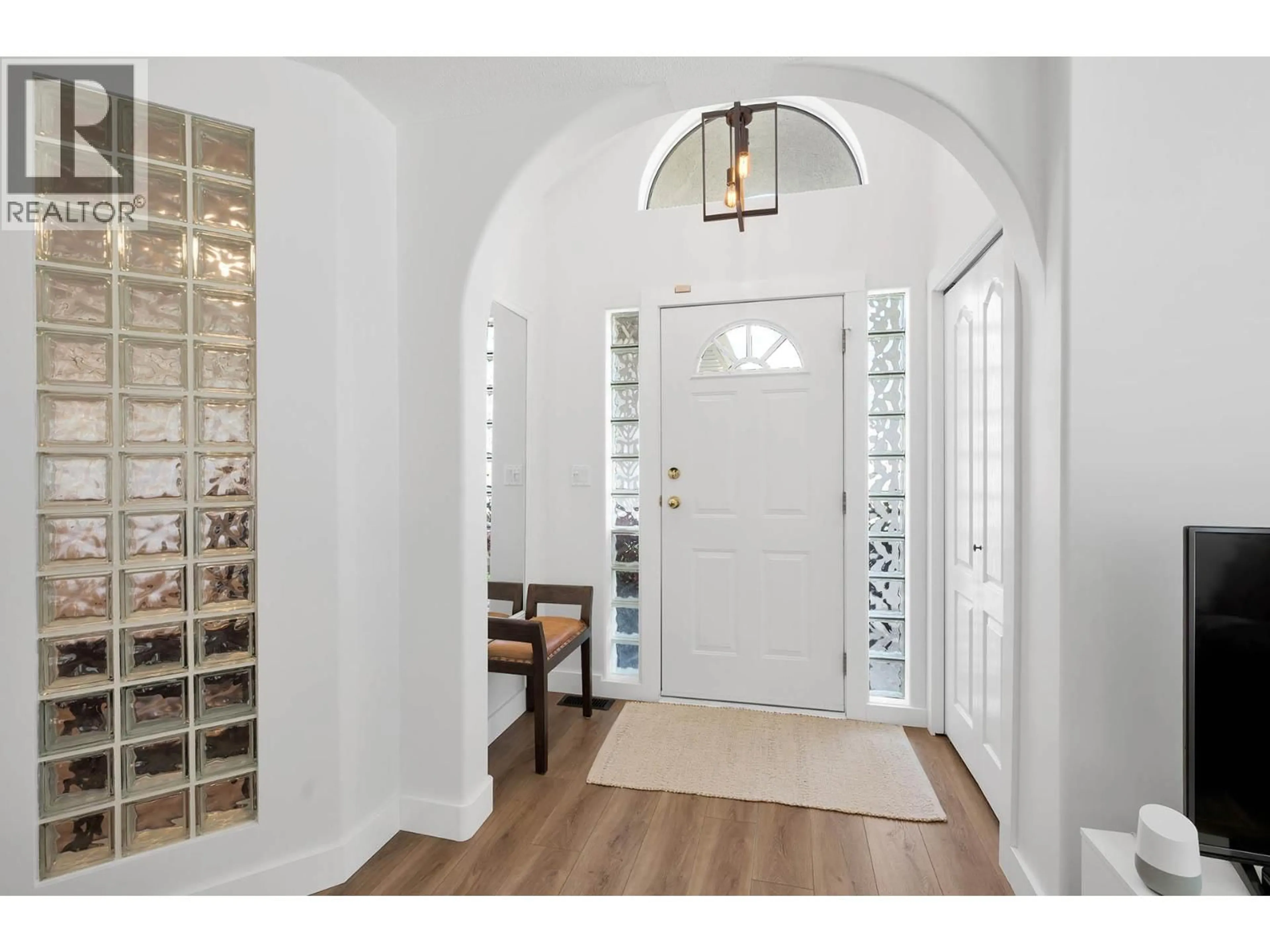 Indoor entryway for 11 - 1350 FINLAY AVENUE, Kamloops British Columbia V2E2N3