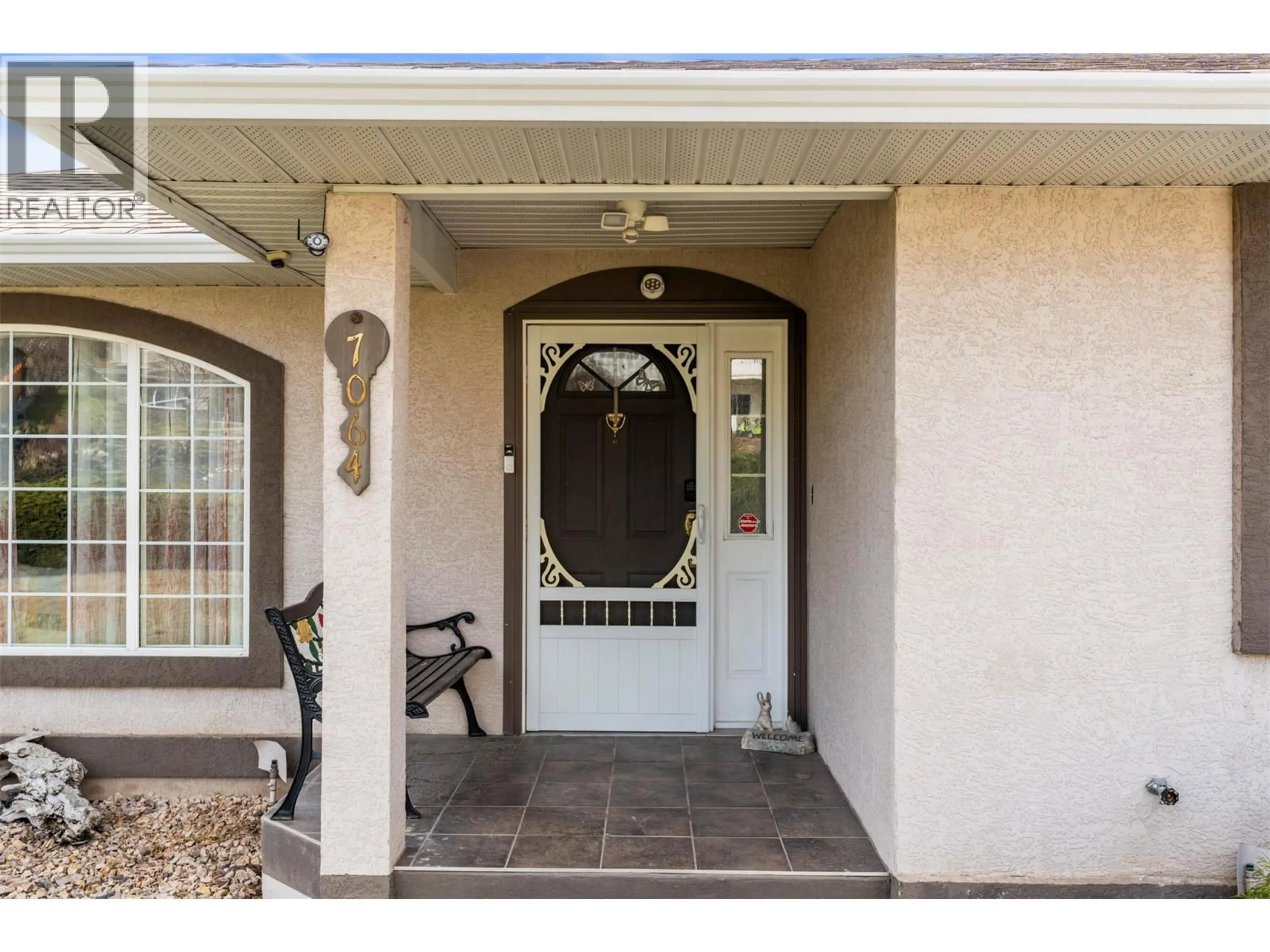 Indoor entryway for 7064 AMBER DRIVE, Vernon British Columbia V1H1P4