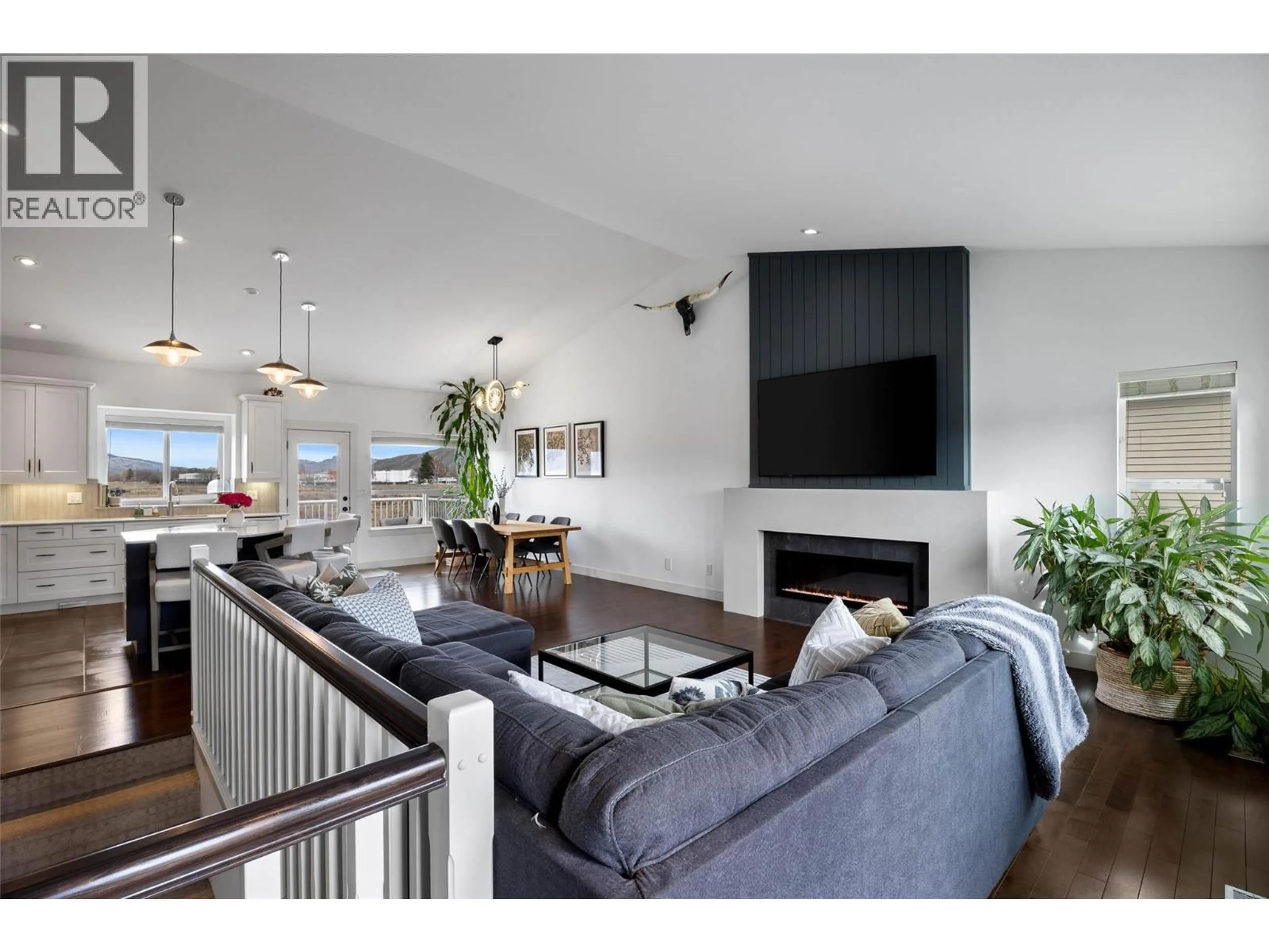 Living room with furniture, wood/laminate floor for 1120 MORAY STREET, Kamloops British Columbia V2B0C2