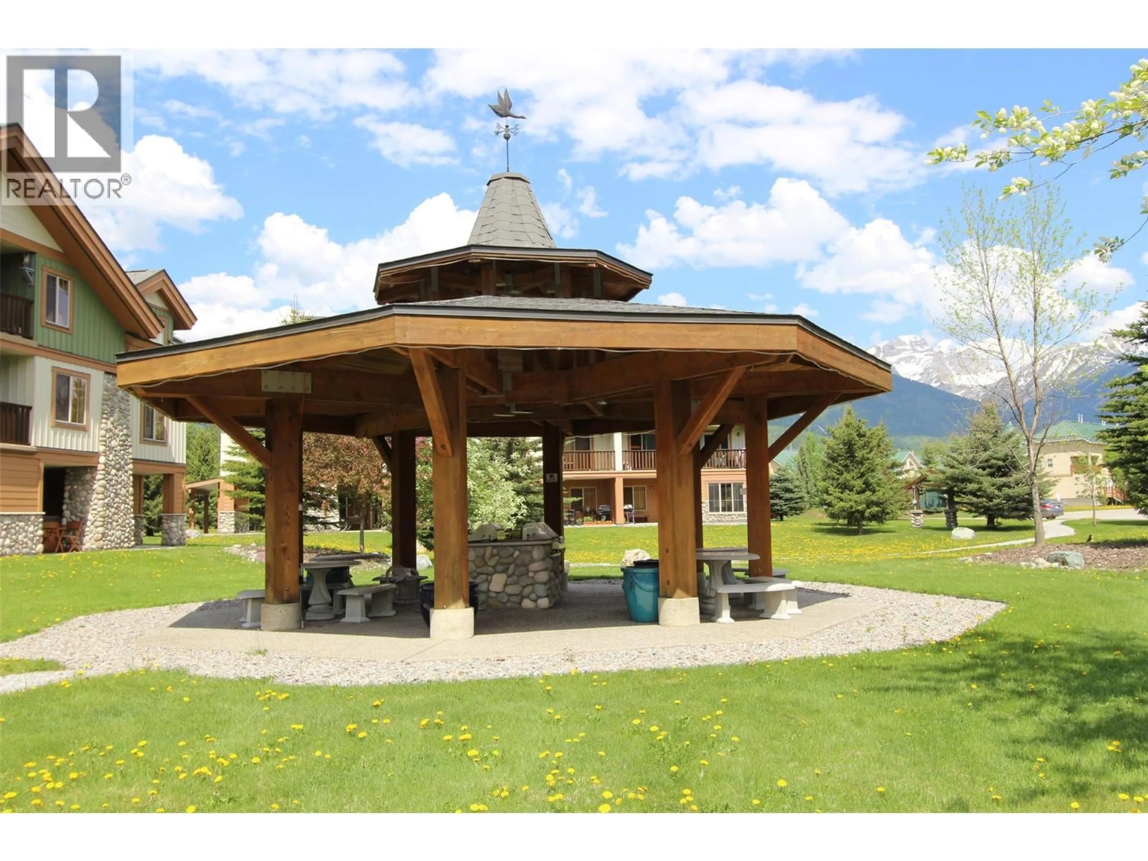 Patio, mountain view for 102 34 RIVERMOUNT PLACE, Fernie British Columbia V0B1M7