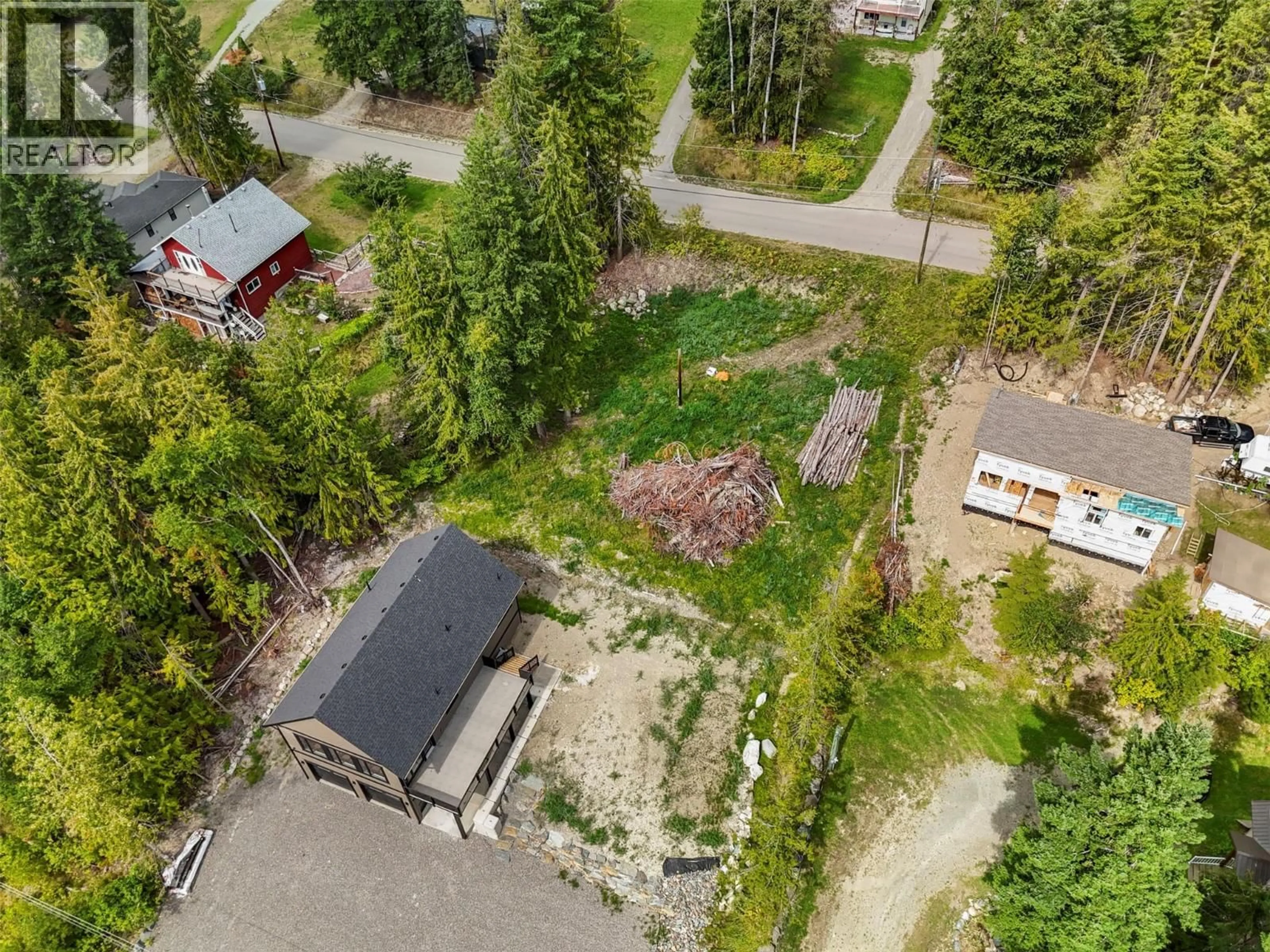 A pic from outside/outdoor area/front of a property/back of a property/a pic from drone, street for 7455 STAMPEDE TRAIL, Anglemont British Columbia V0E1M8