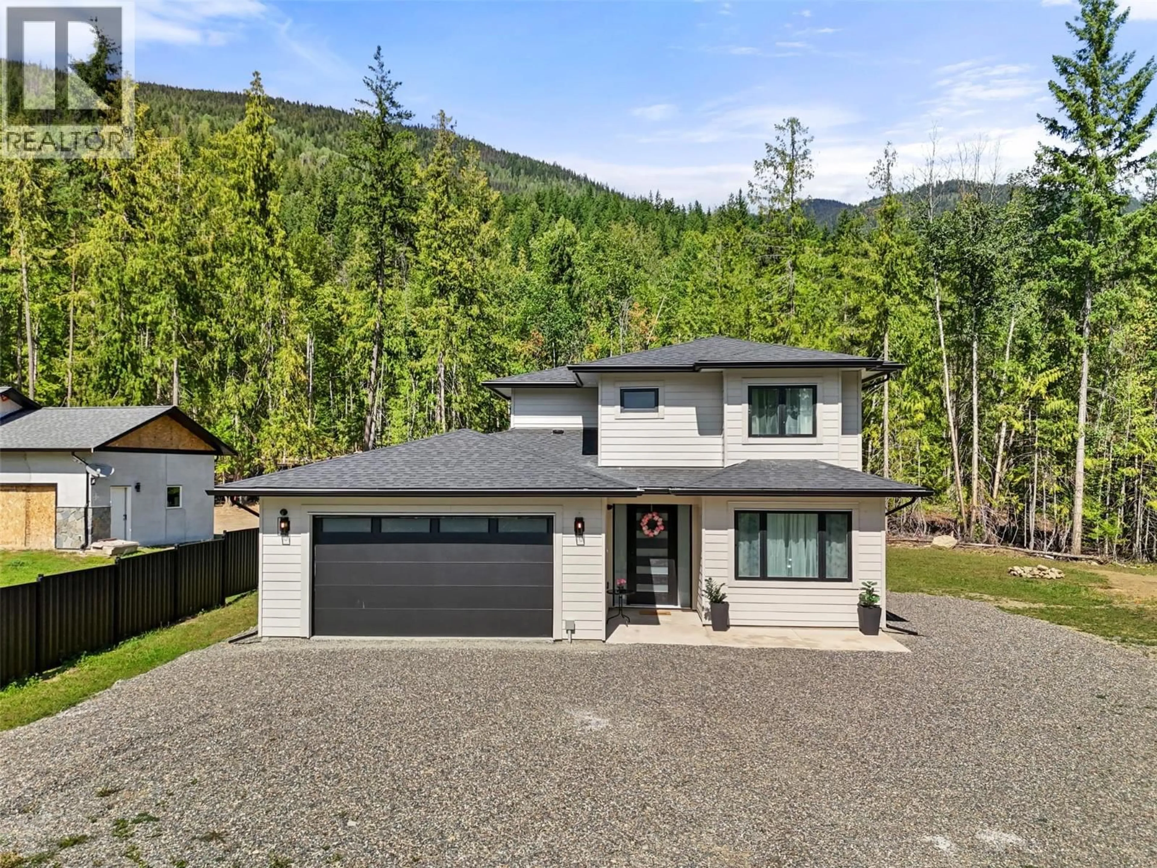 Home with vinyl exterior material, mountain view for 7670 MOUNTAIN DRIVE, Anglemont British Columbia V0E1M8