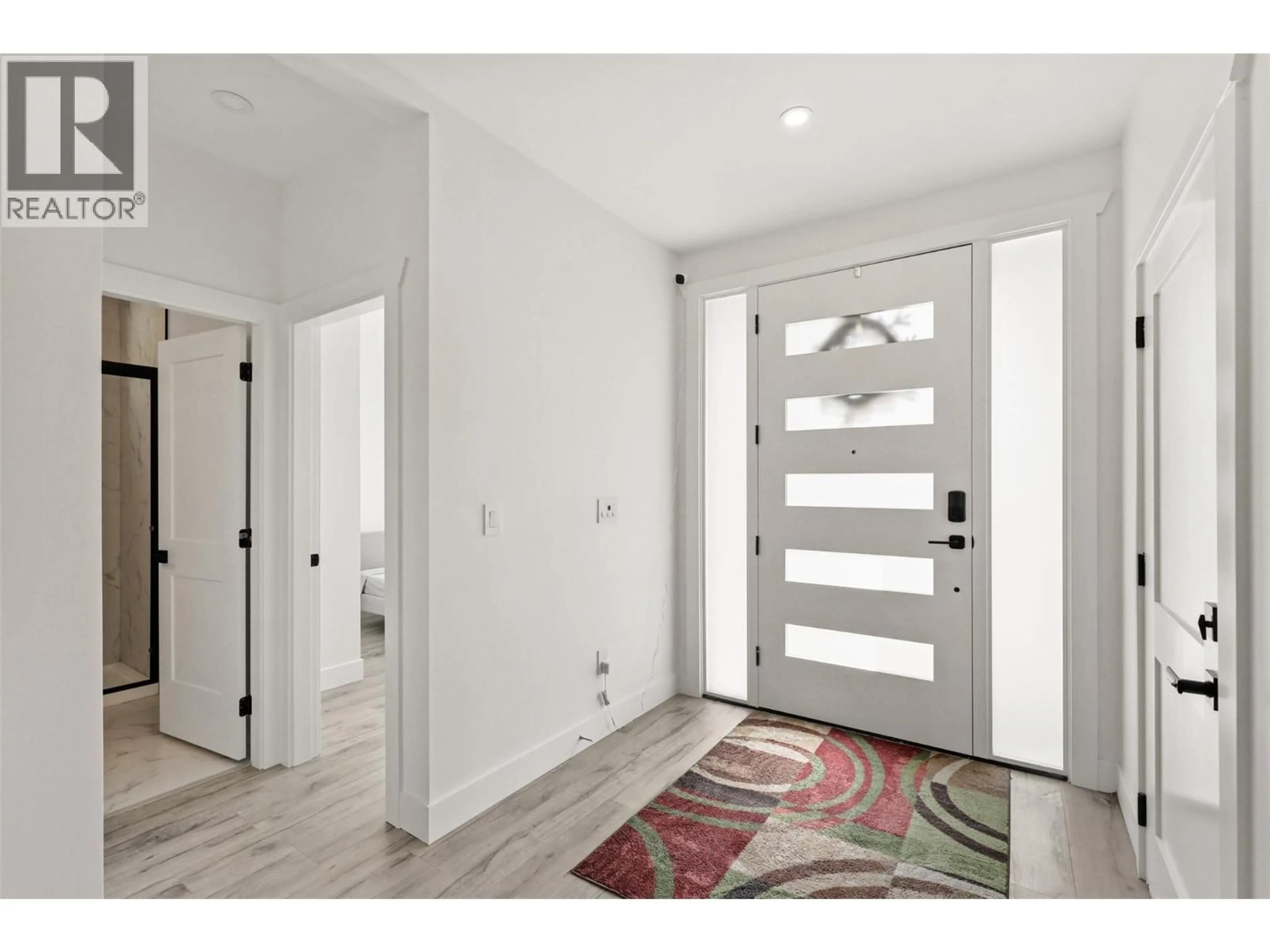 Indoor entryway for 7670 MOUNTAIN DRIVE, Anglemont British Columbia V0E1M8