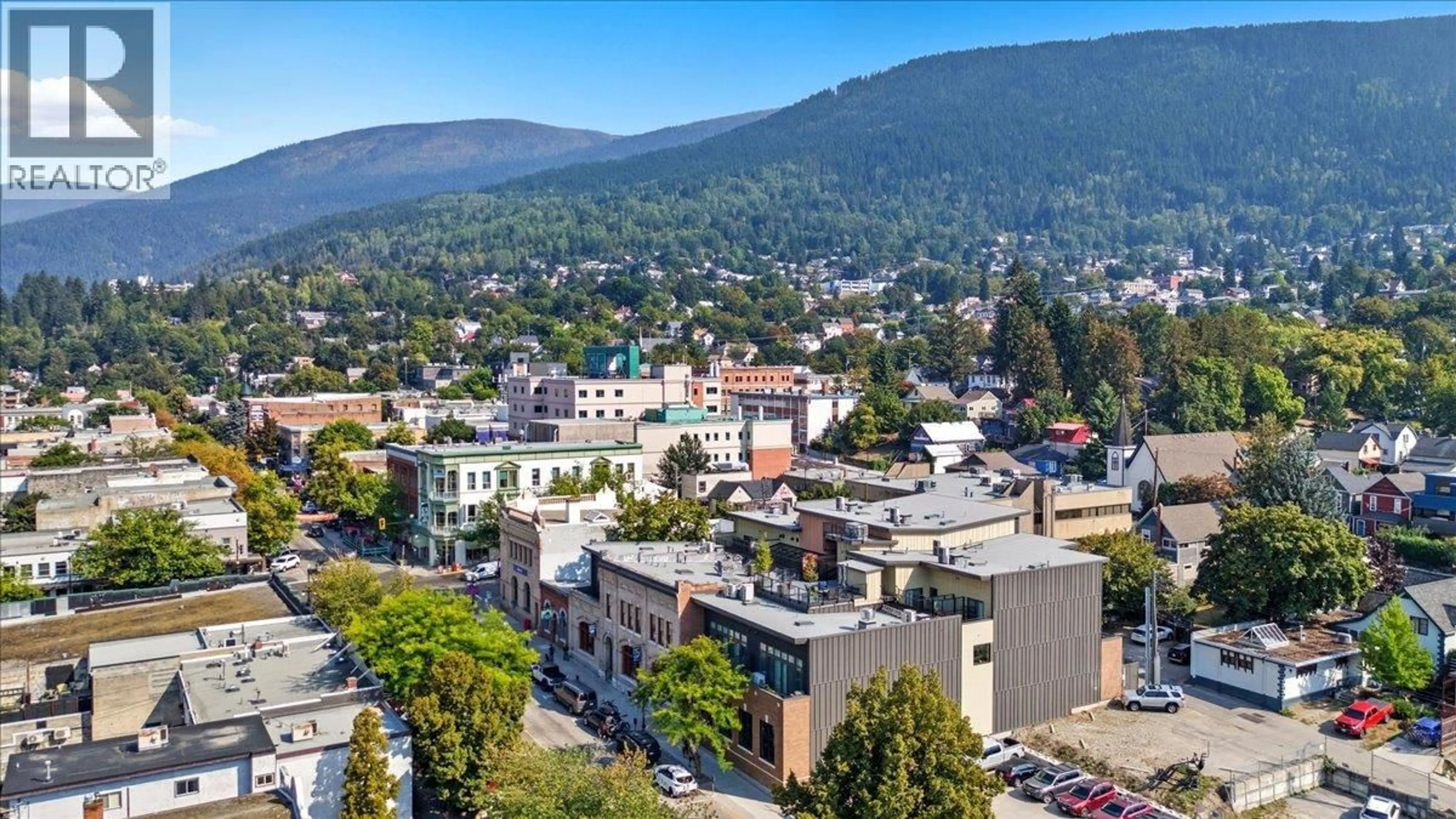 A pic from outside/outdoor area/front of a property/back of a property/a pic from drone, mountain view for 17 - 266 BAKER STREET, Nelson British Columbia V1L4H3