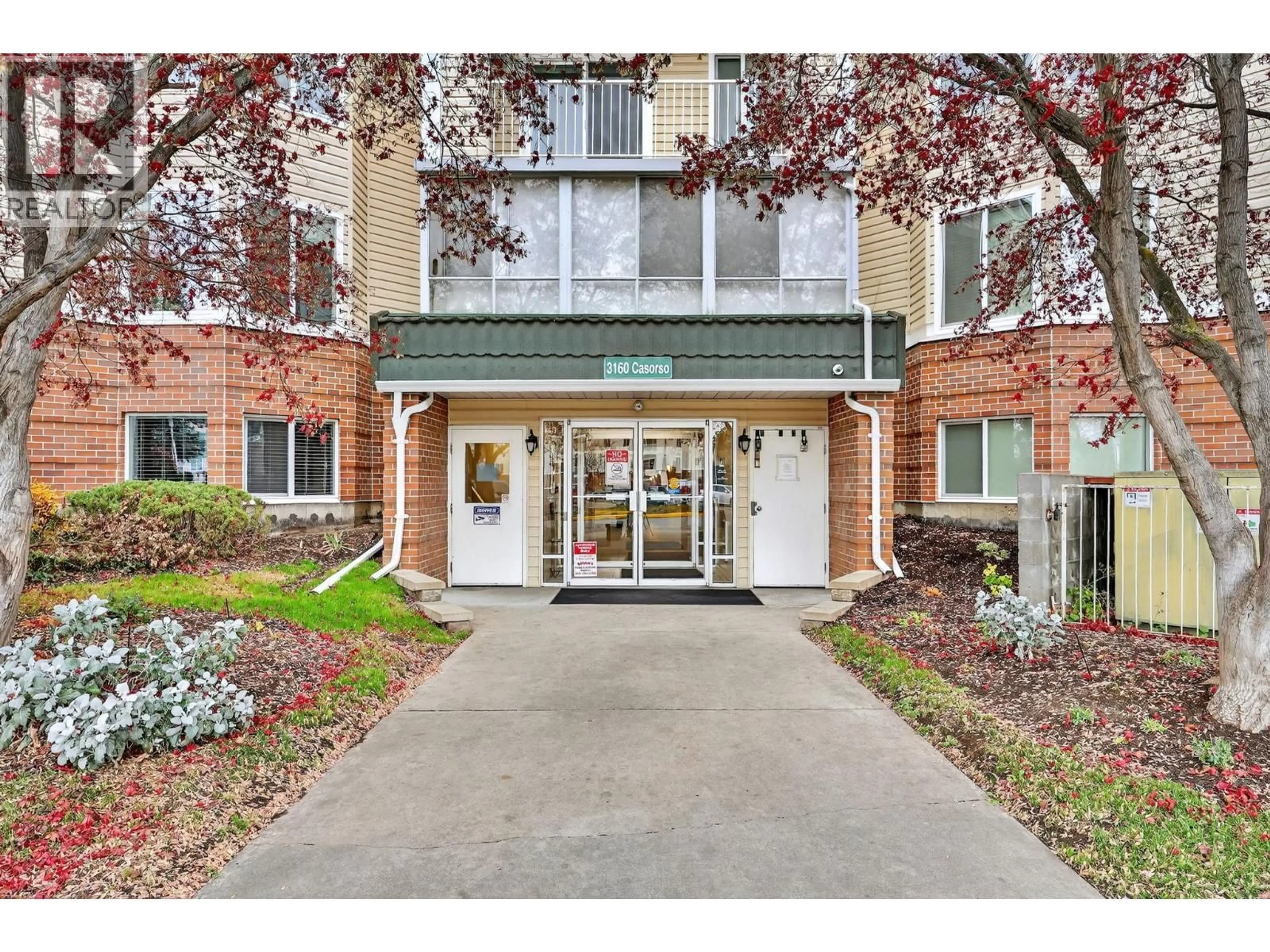 Indoor foyer for 209 - 3160 CASORSO ROAD, Kelowna British Columbia V1W3L7