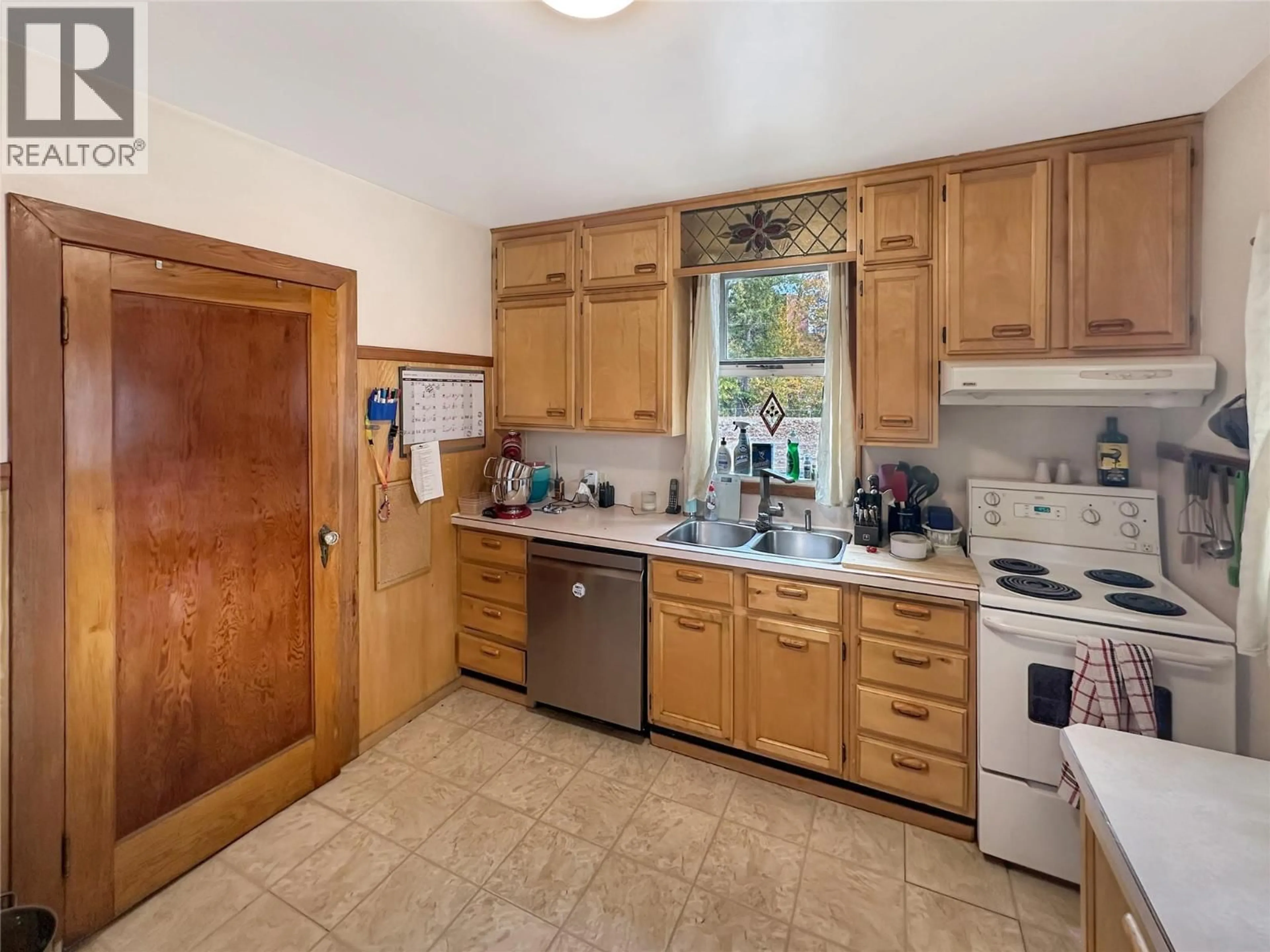 Standard kitchen, ceramic/tile floor for 60 ANGELA AVENUE, Princeton British Columbia V0X1W0
