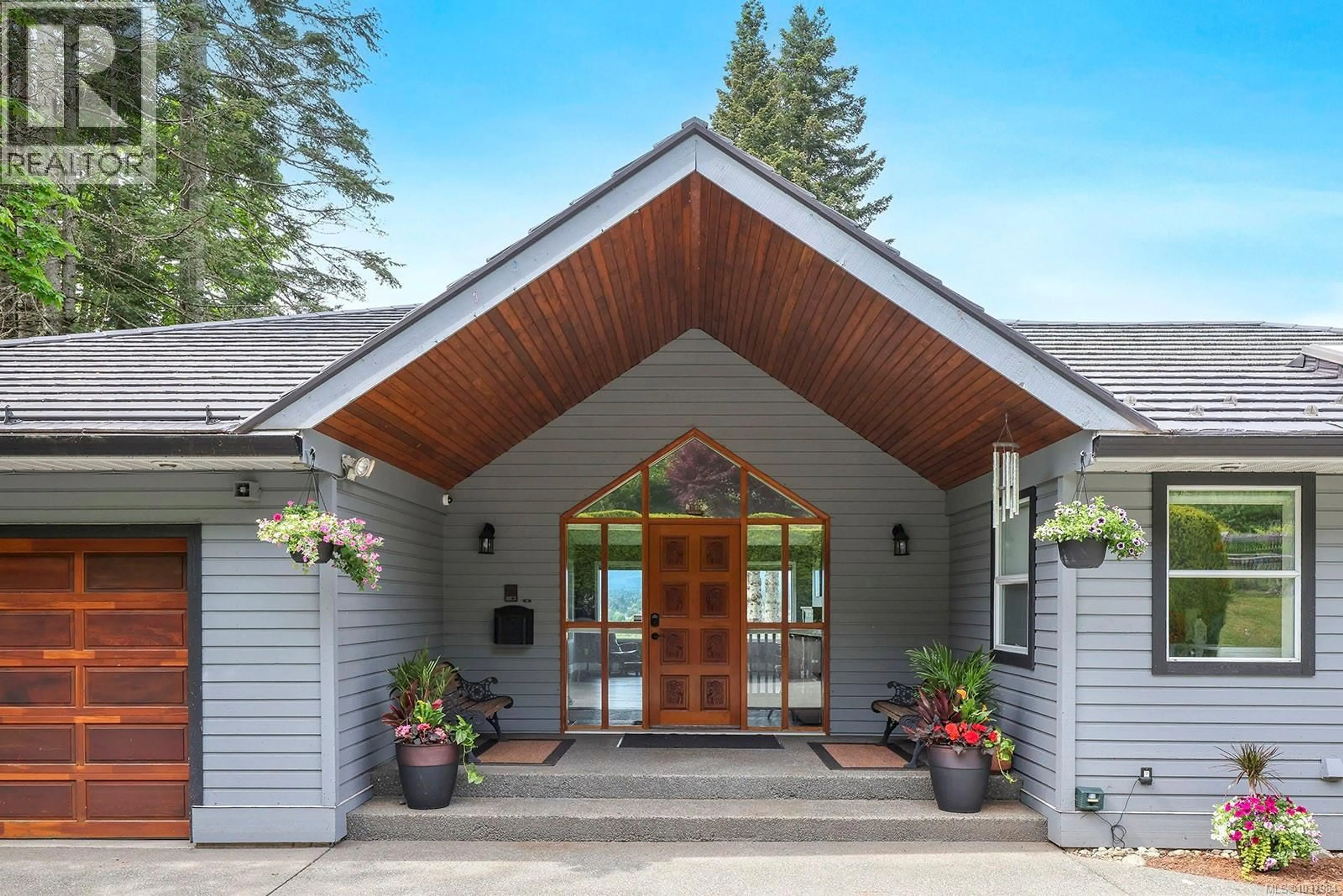 Indoor entryway for 1409 VALLEY VIEW DRIVE, Courtenay British Columbia V9N8T2