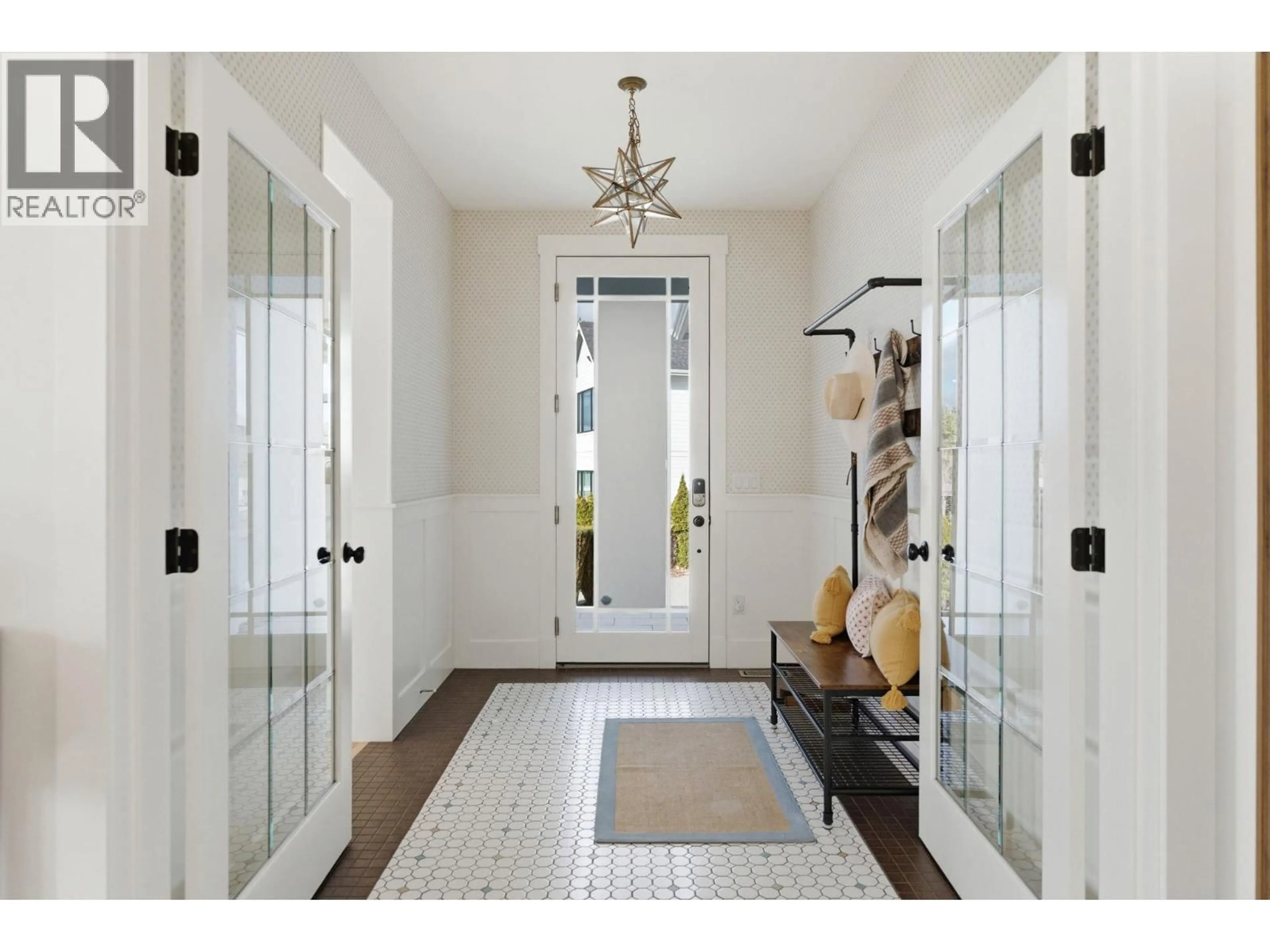 Indoor entryway for 4 - 3121 THACKER DRIVE, West Kelowna British Columbia V1Z1X6