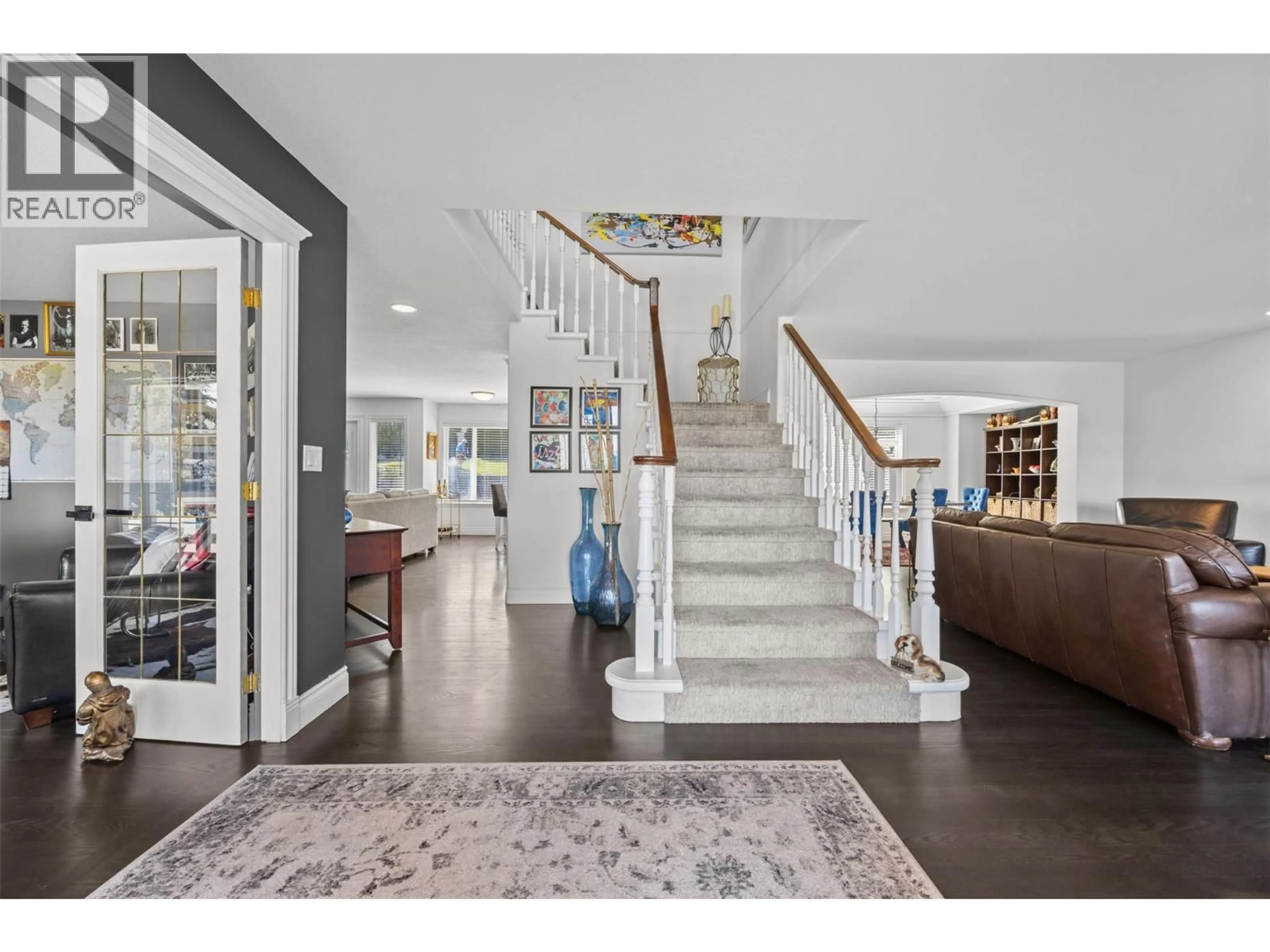 Indoor foyer for 3016 LAKEVIEW COVE ROAD, West Kelowna British Columbia V1Z3P7