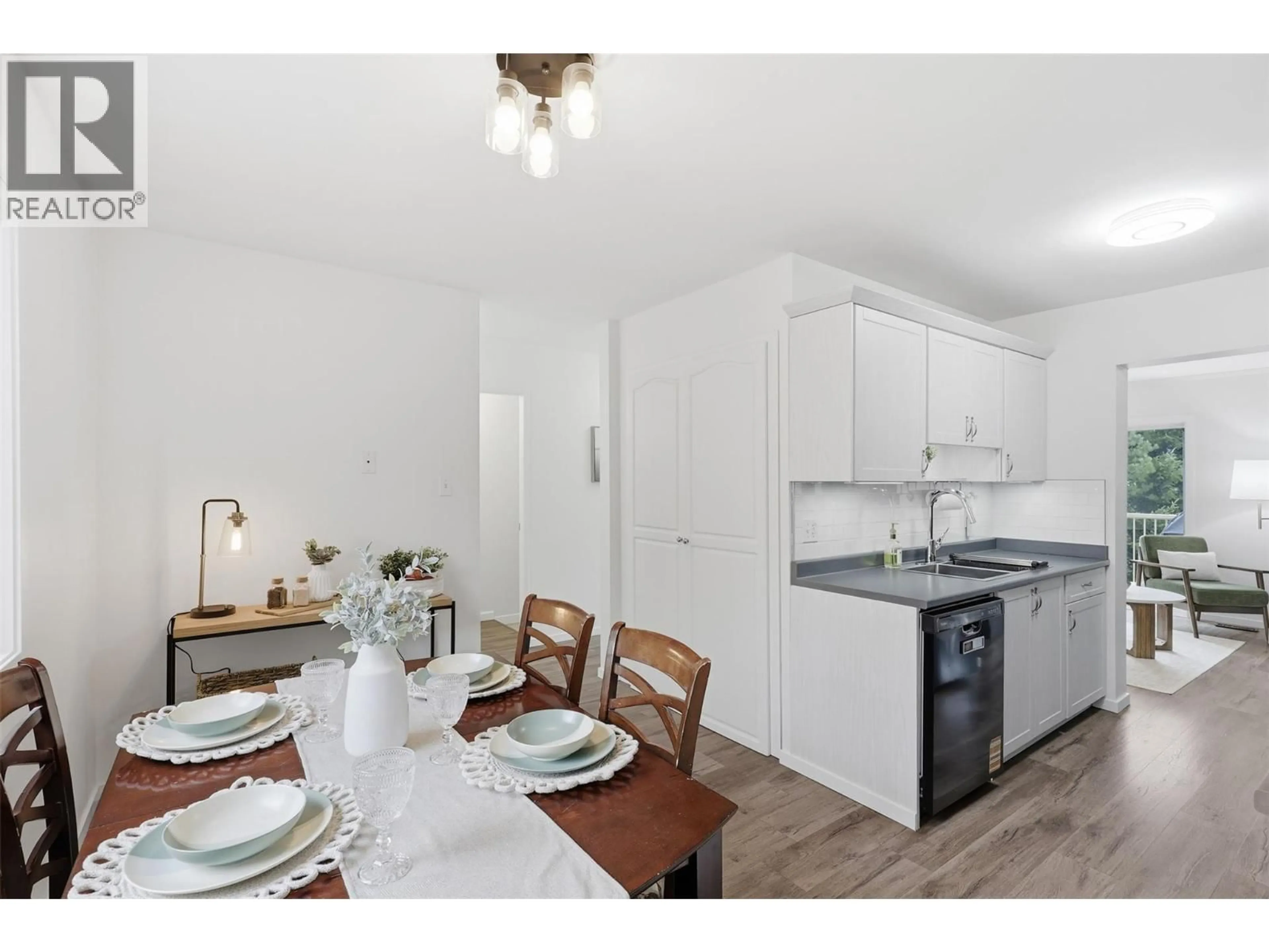 Standard kitchen, wood/laminate floor for 24 - 1469 SPRINGHILL DRIVE, Kamloops British Columbia V2E1H5