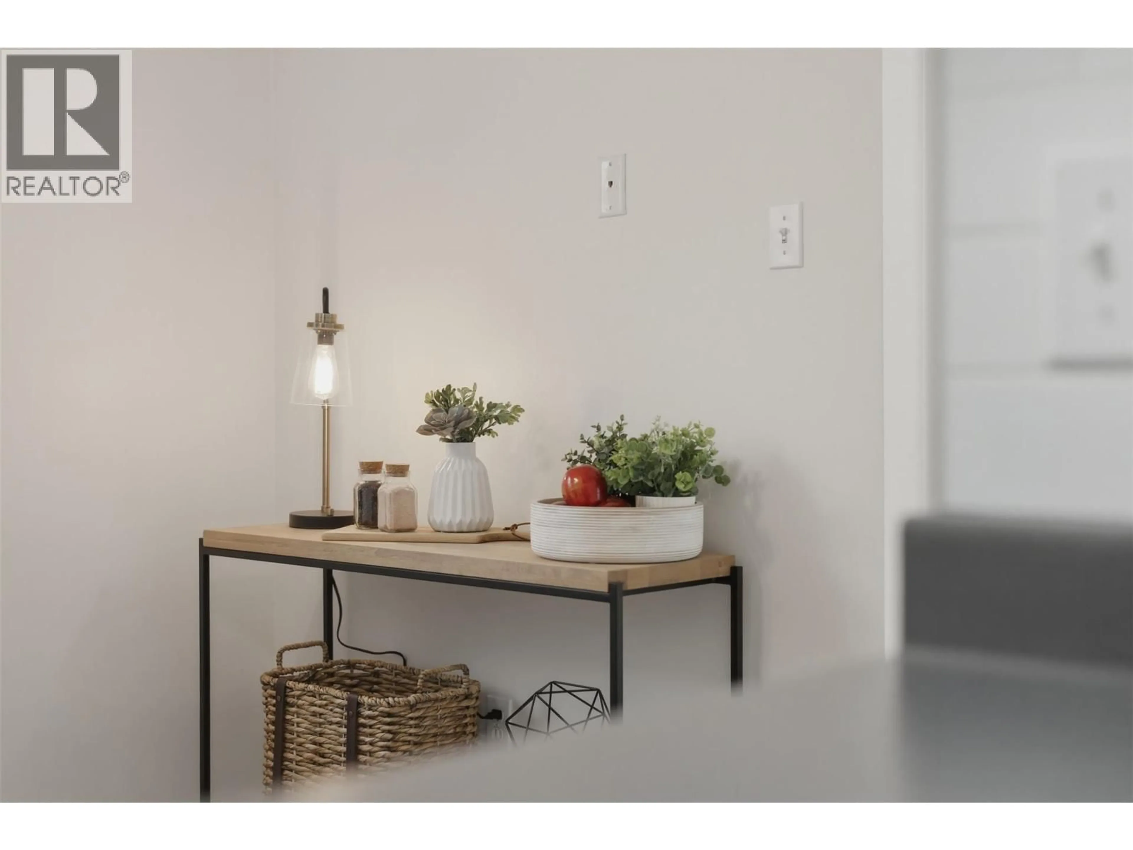 Indoor entryway for 24 - 1469 SPRINGHILL DRIVE, Kamloops British Columbia V2E1H5