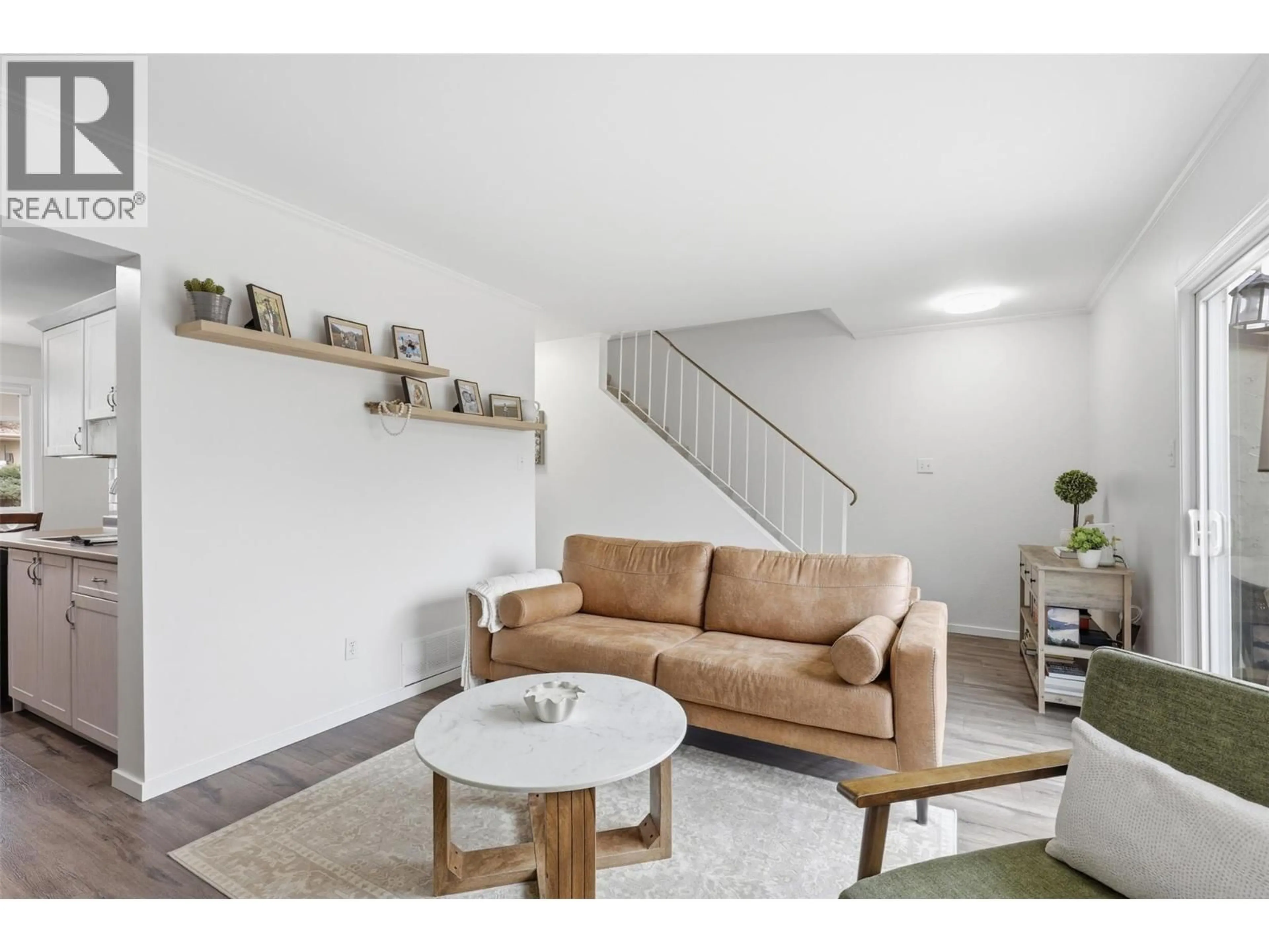 Living room with furniture, unknown for 24 - 1469 SPRINGHILL DRIVE, Kamloops British Columbia V2E1H5