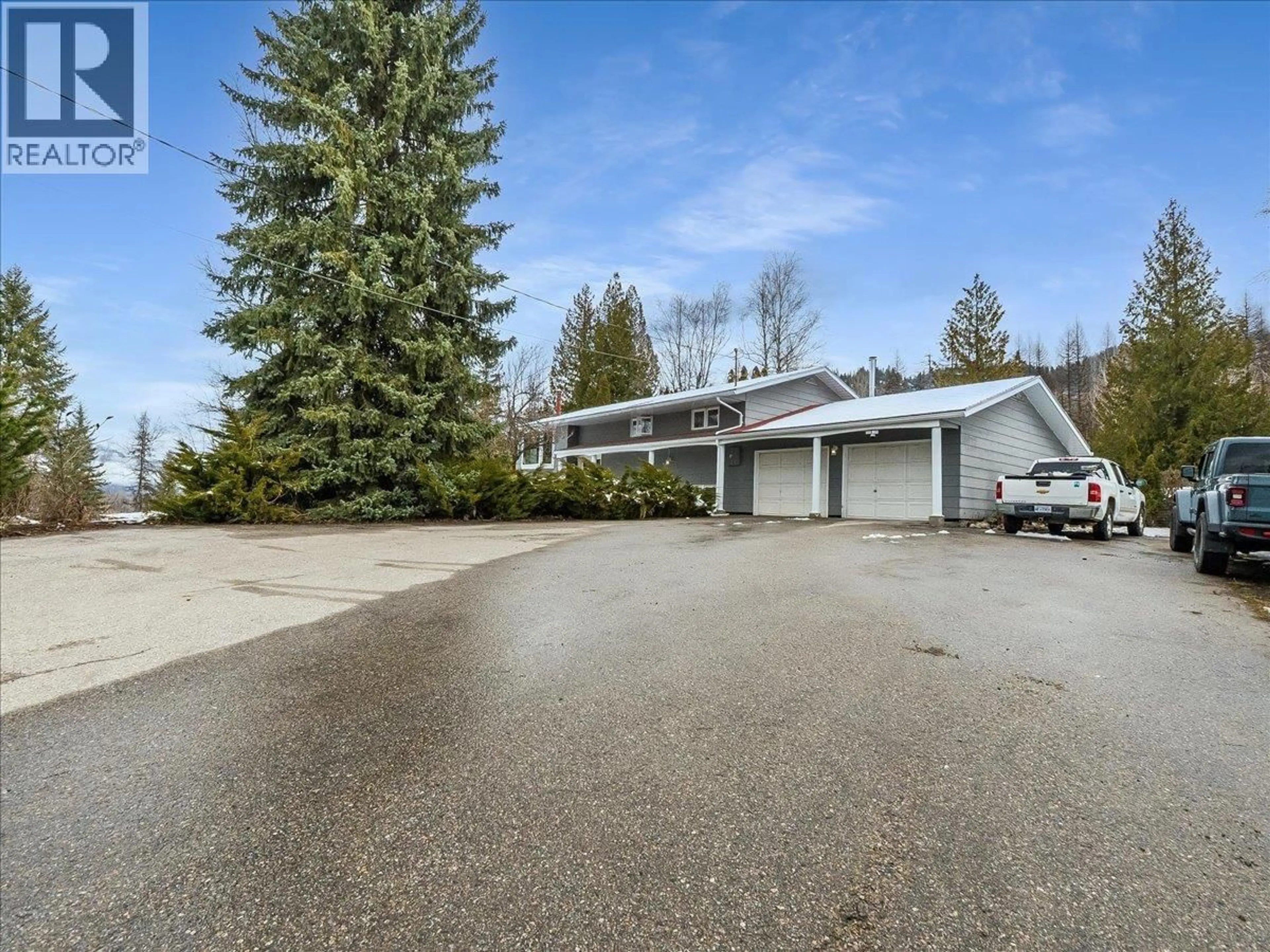 A pic from outside/outdoor area/front of a property/back of a property/a pic from drone, street for 1076 COLUMBIA GARDENS ROAD, Fruitvale British Columbia V0G1L1