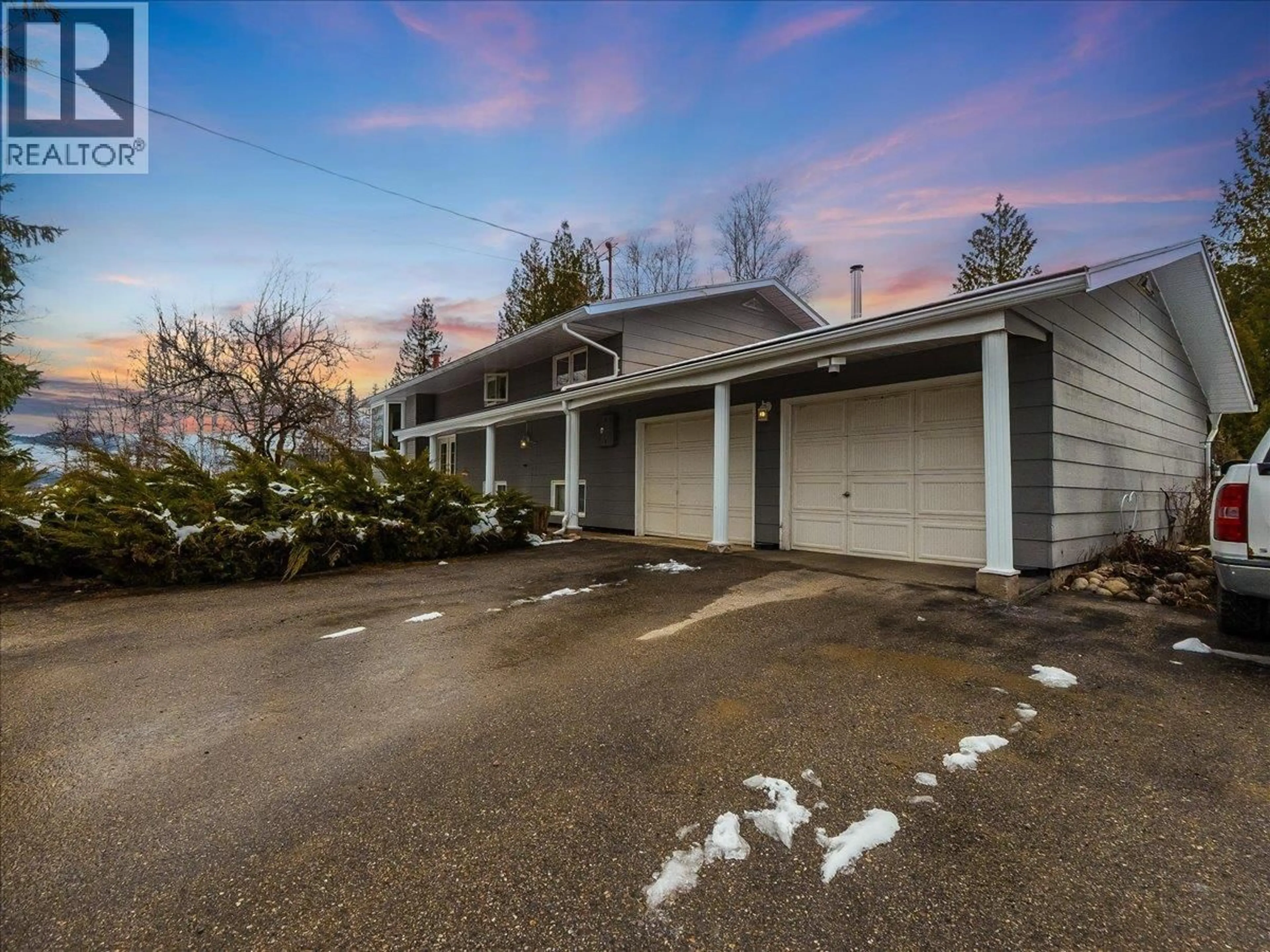 Indoor garage for 1076 COLUMBIA GARDENS ROAD, Fruitvale British Columbia V0G1L1