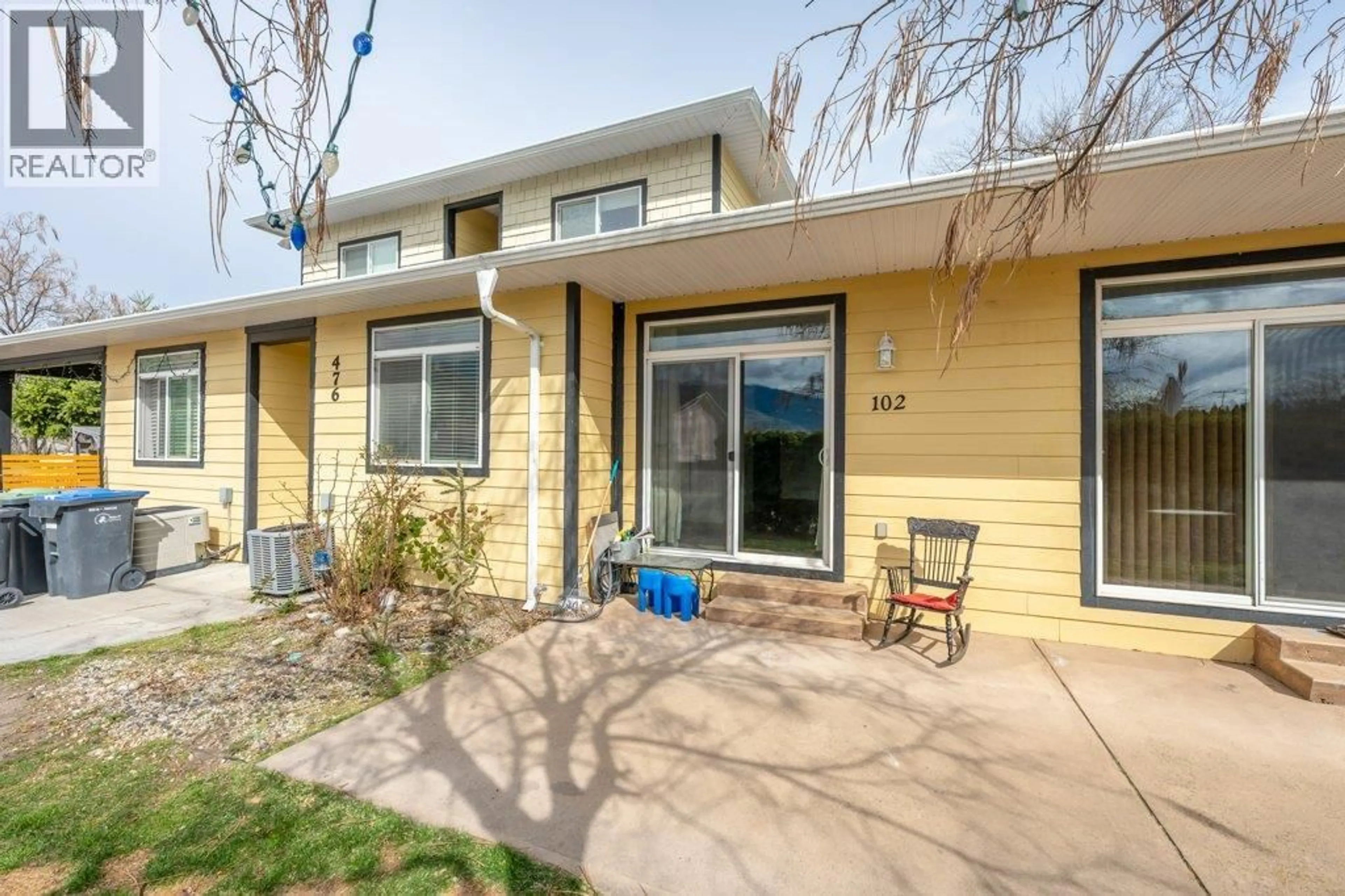 Home with vinyl exterior material, street for 102 - 476 SALAMANDER AVENUE, Oliver British Columbia V0H1T3