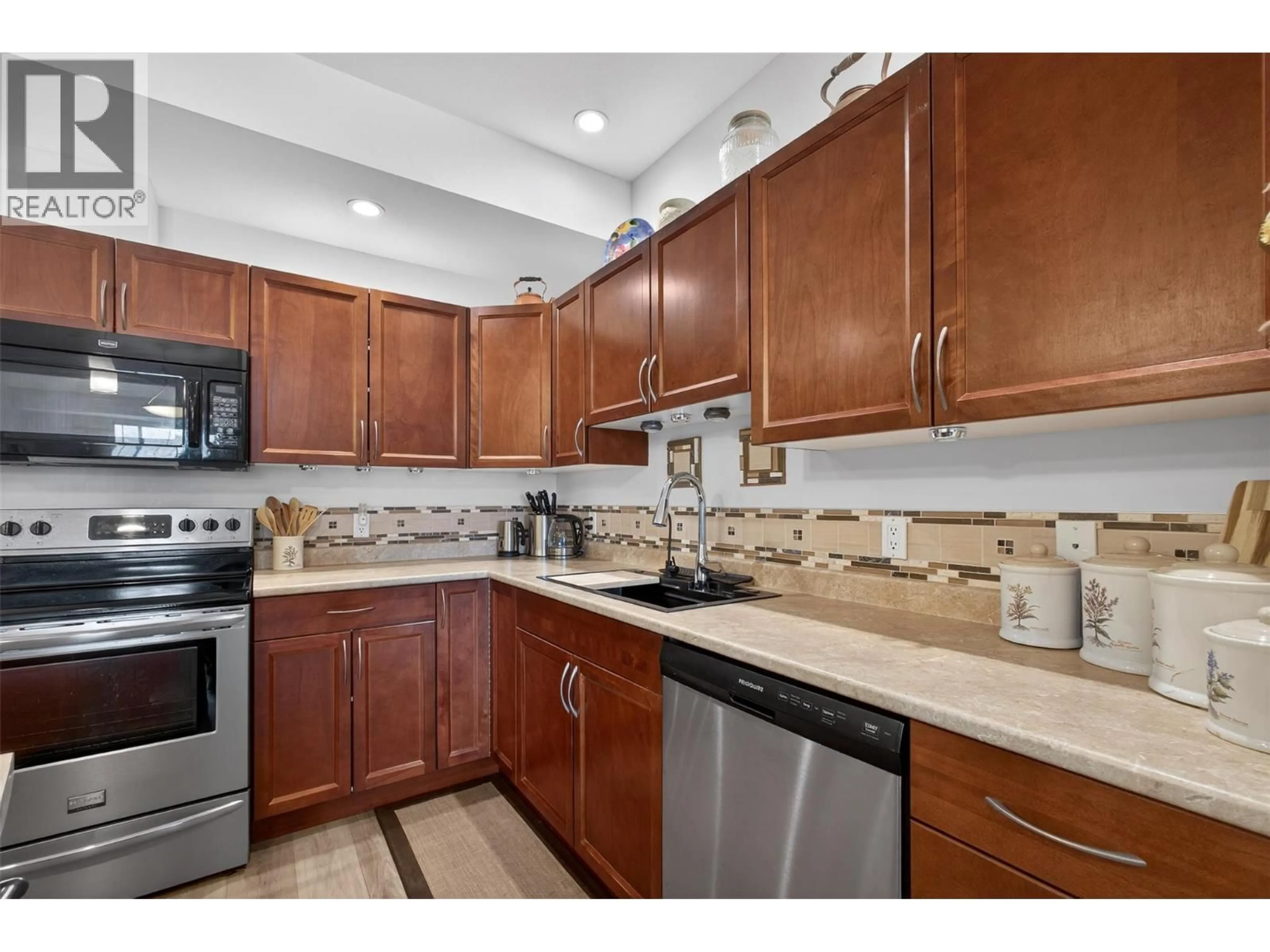 Standard kitchen, ceramic/tile floor for 109B - 921 SPILLWAY STREET, Oliver British Columbia V0H1T0