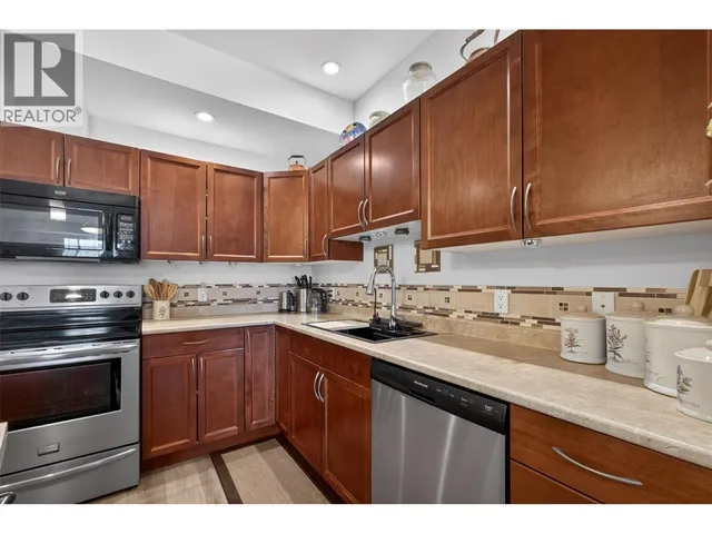 109B - 921 SPILLWAY STREET, Oliver 3