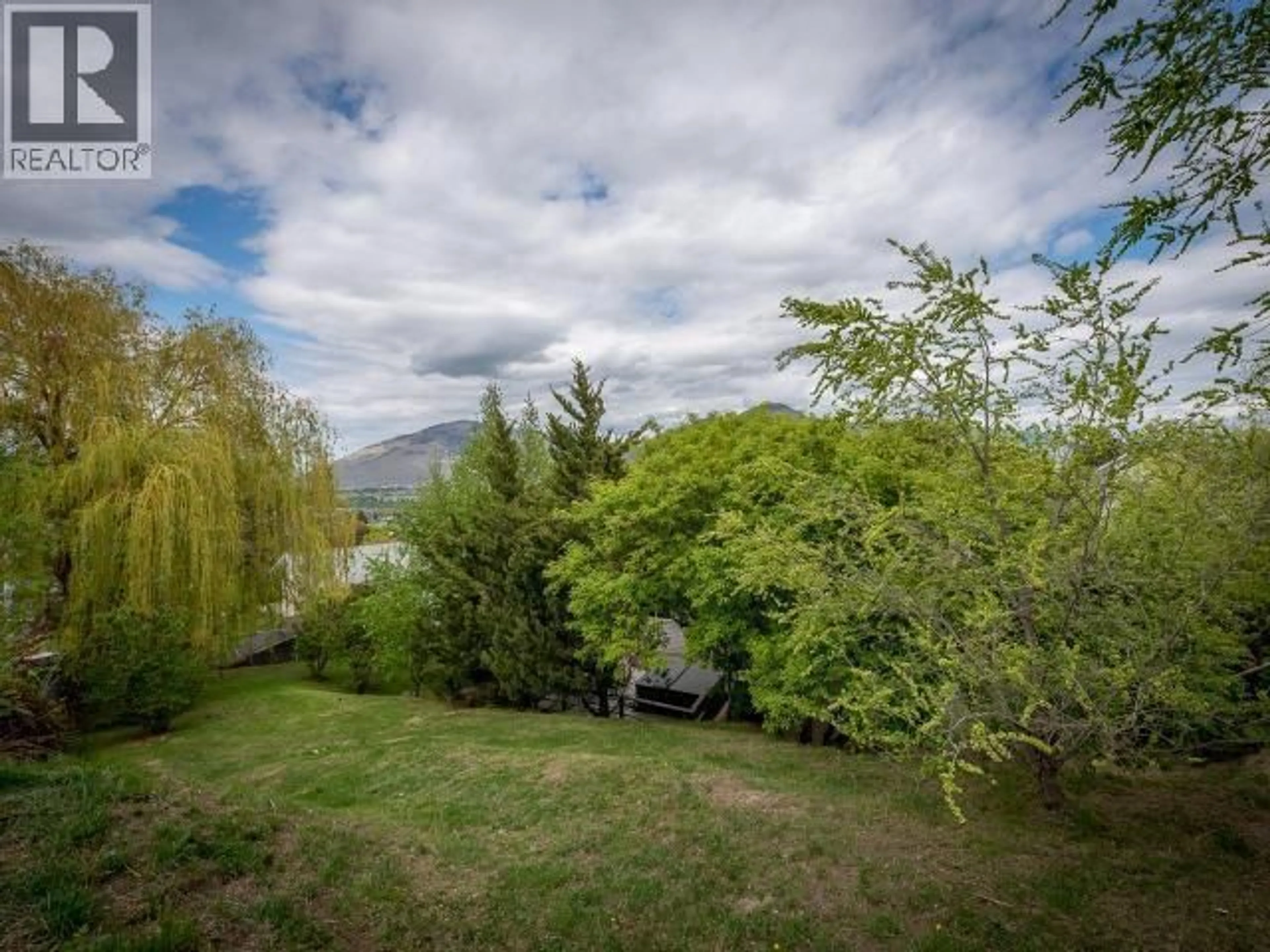 A pic from outside/outdoor area/front of a property/back of a property/a pic from drone, water/lake/river/ocean view for 525 GARDEN TERRACE, Kamloops British Columbia V2C1J4