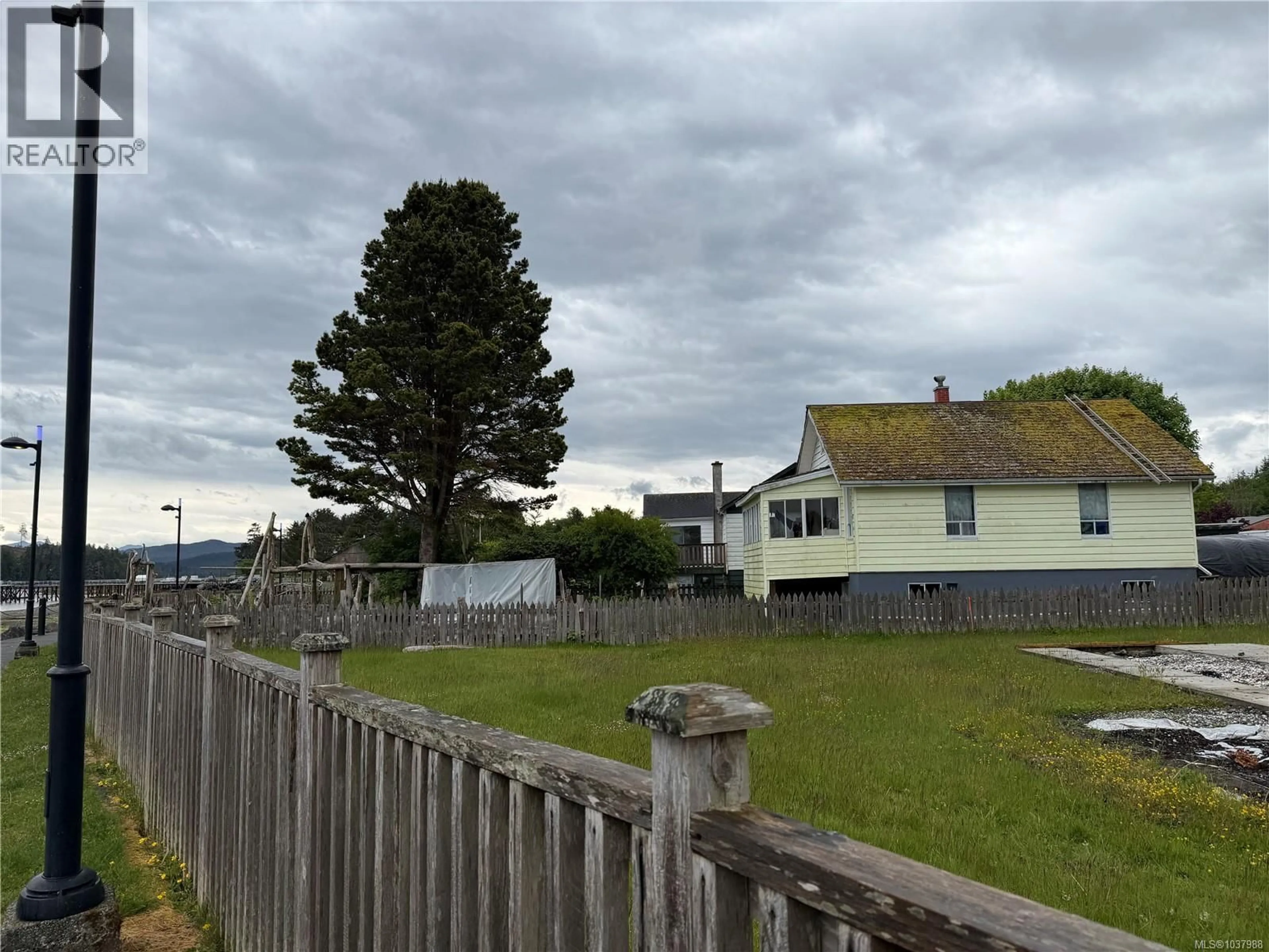 A pic from outside/outdoor area/front of a property/back of a property/a pic from drone, street for 7385 MARKET STREET, Port Hardy British Columbia V0N2P0