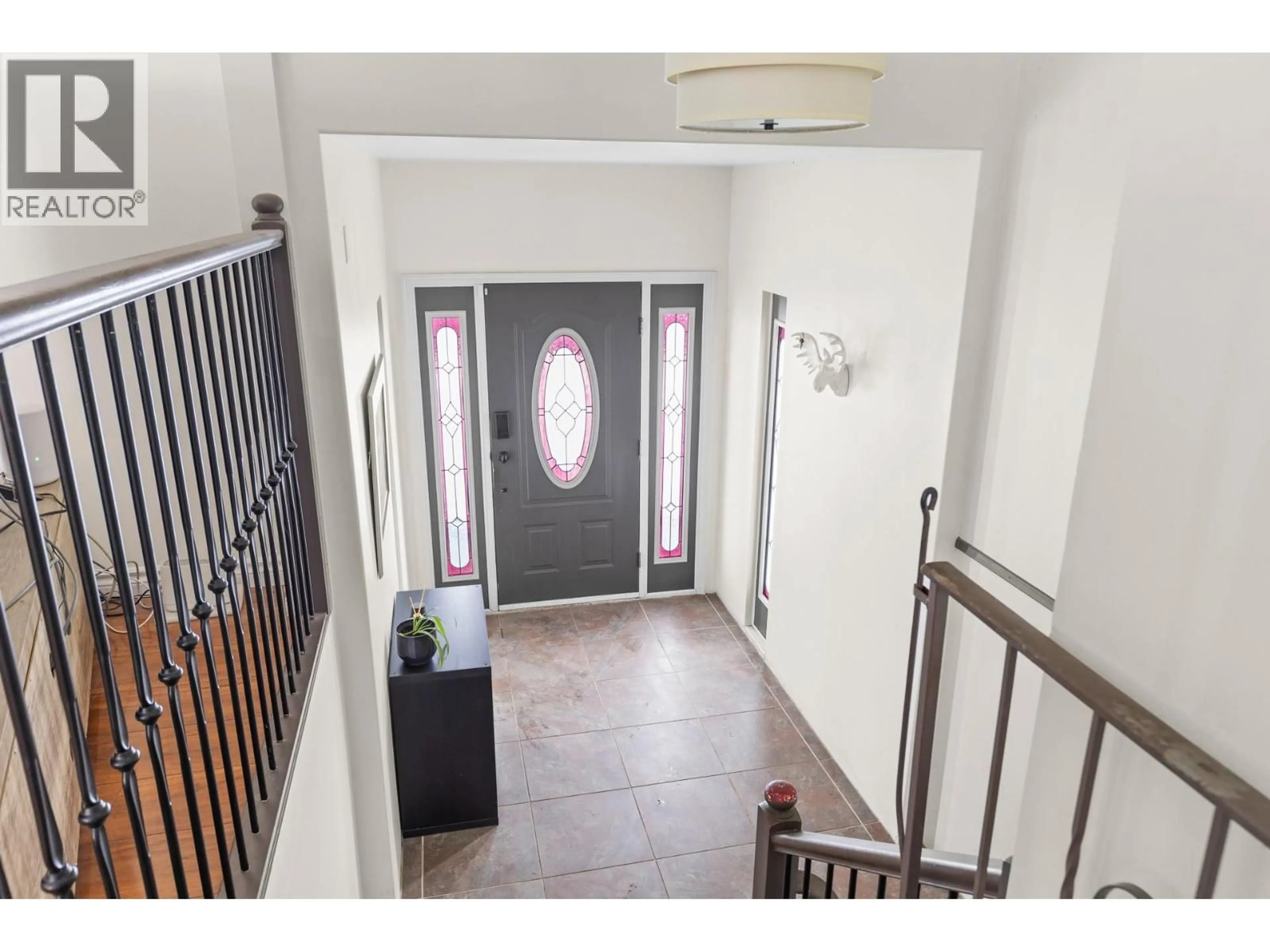 Indoor foyer for 2001 GALLAGHER ROAD, Kelowna British Columbia V1P1G8