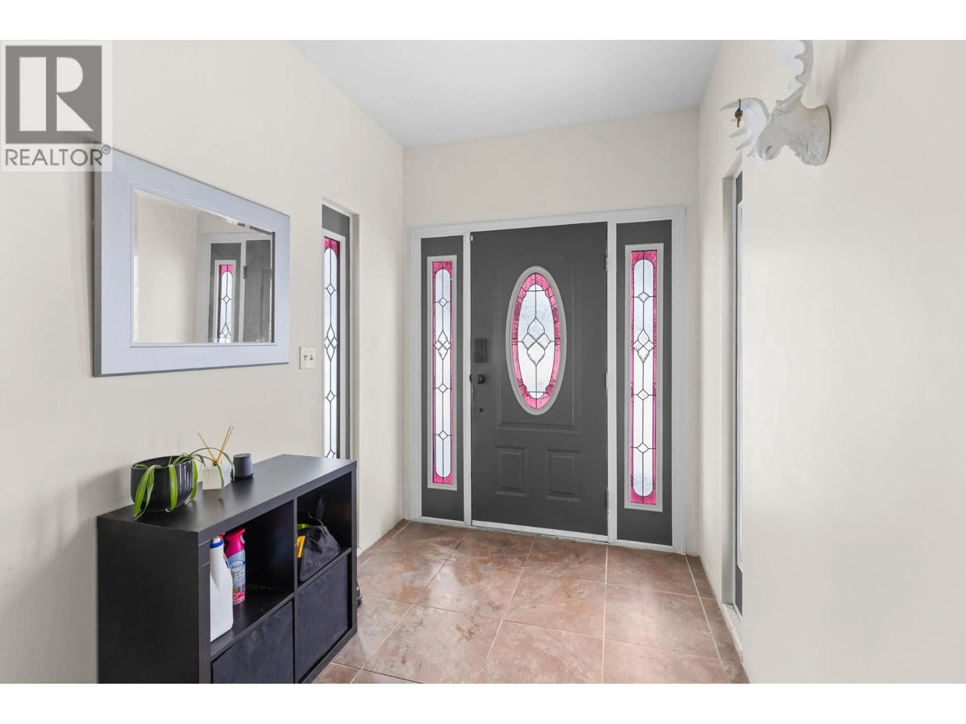 Indoor entryway for 2001 GALLAGHER ROAD, Kelowna British Columbia V1P1G8